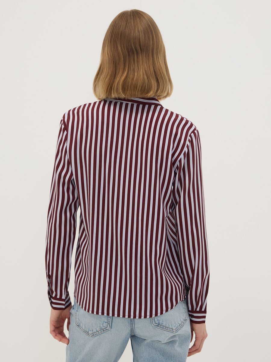 Camicia rossa a righe in pura viscosa con colletto classico regular fit_3