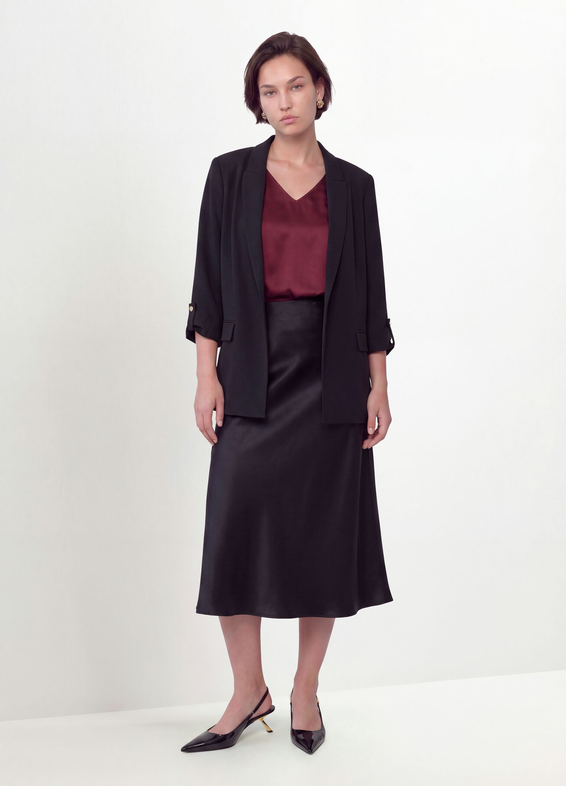 Schwarzer Satin-Midirock aus Stretchmaterial