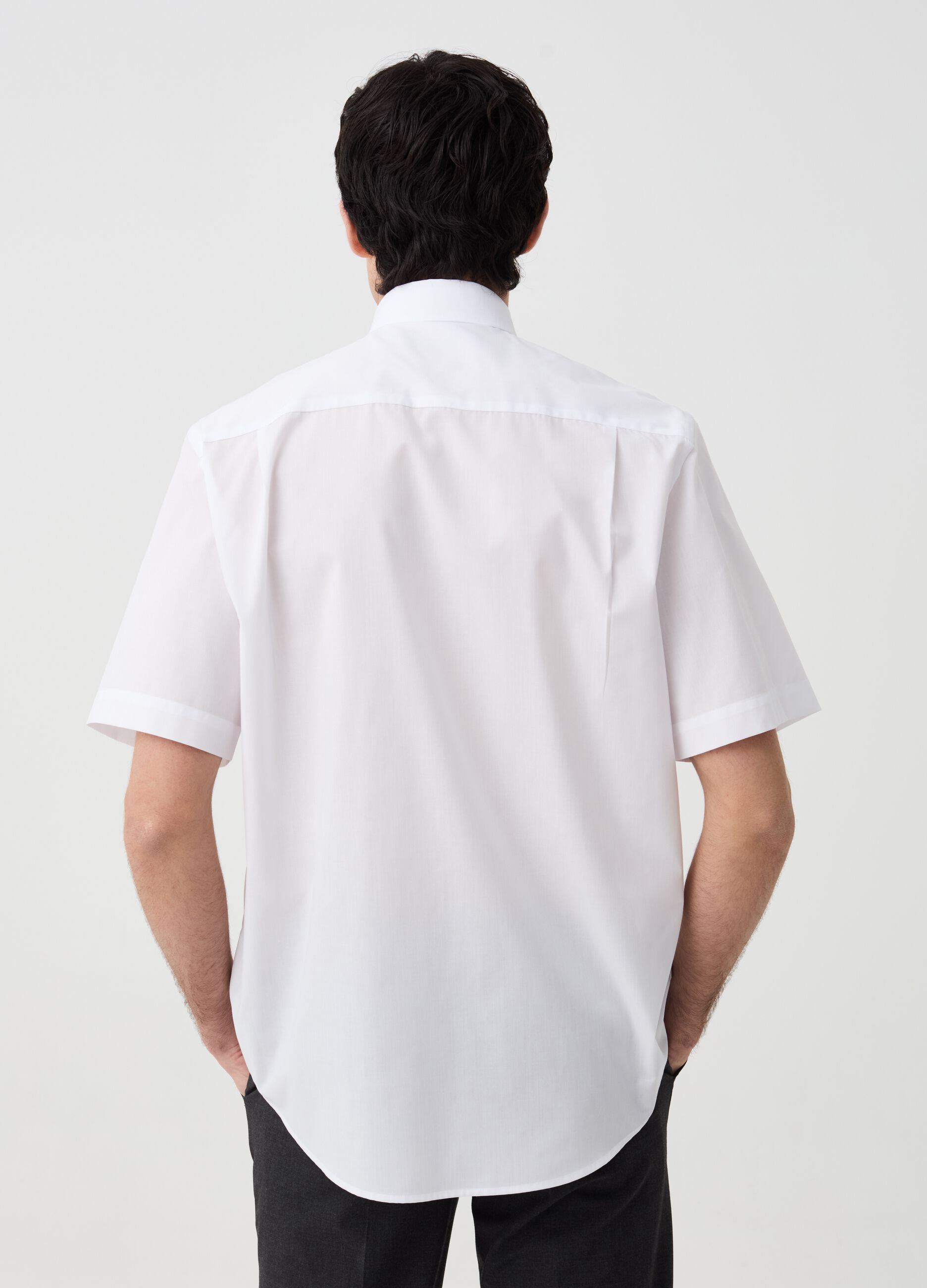 Regular-fit short-sleeved shirt