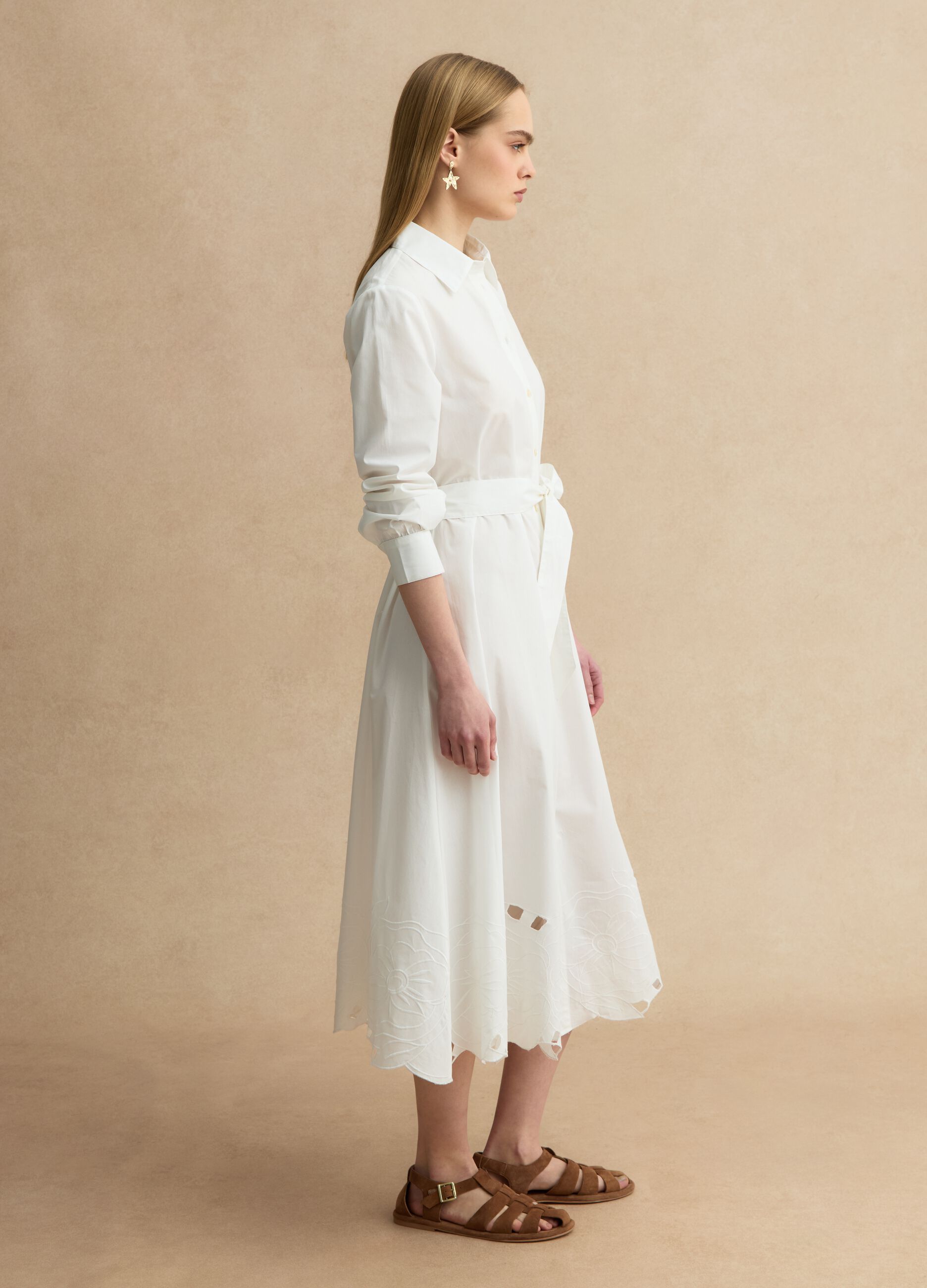 Wei&szlig;es Maxikleid aus reiner Baumwolle in Regular Fit mit Stickereien