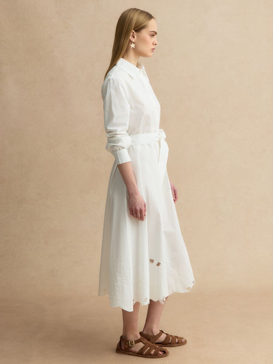 Bijela duga haljina od čistog pamuka, regular kroja, s vezom_2