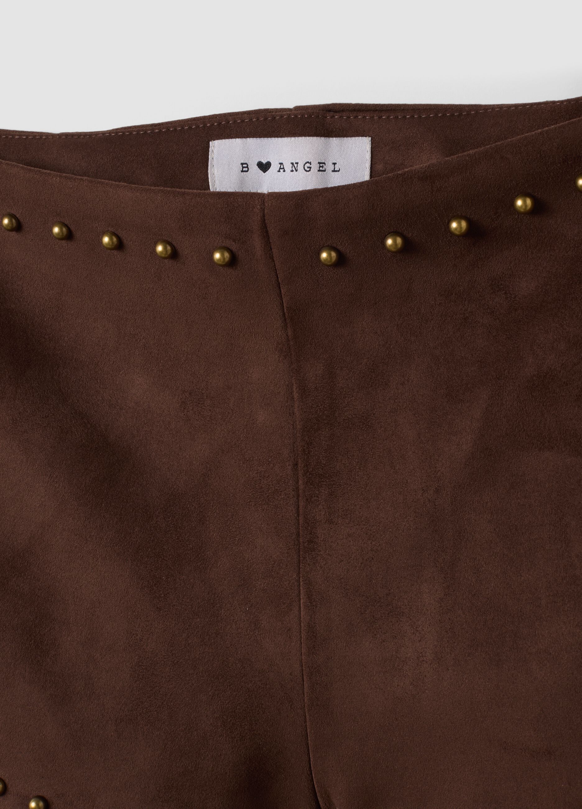 Braune Mini-Shorts aus Stretchmaterial mit Nieten