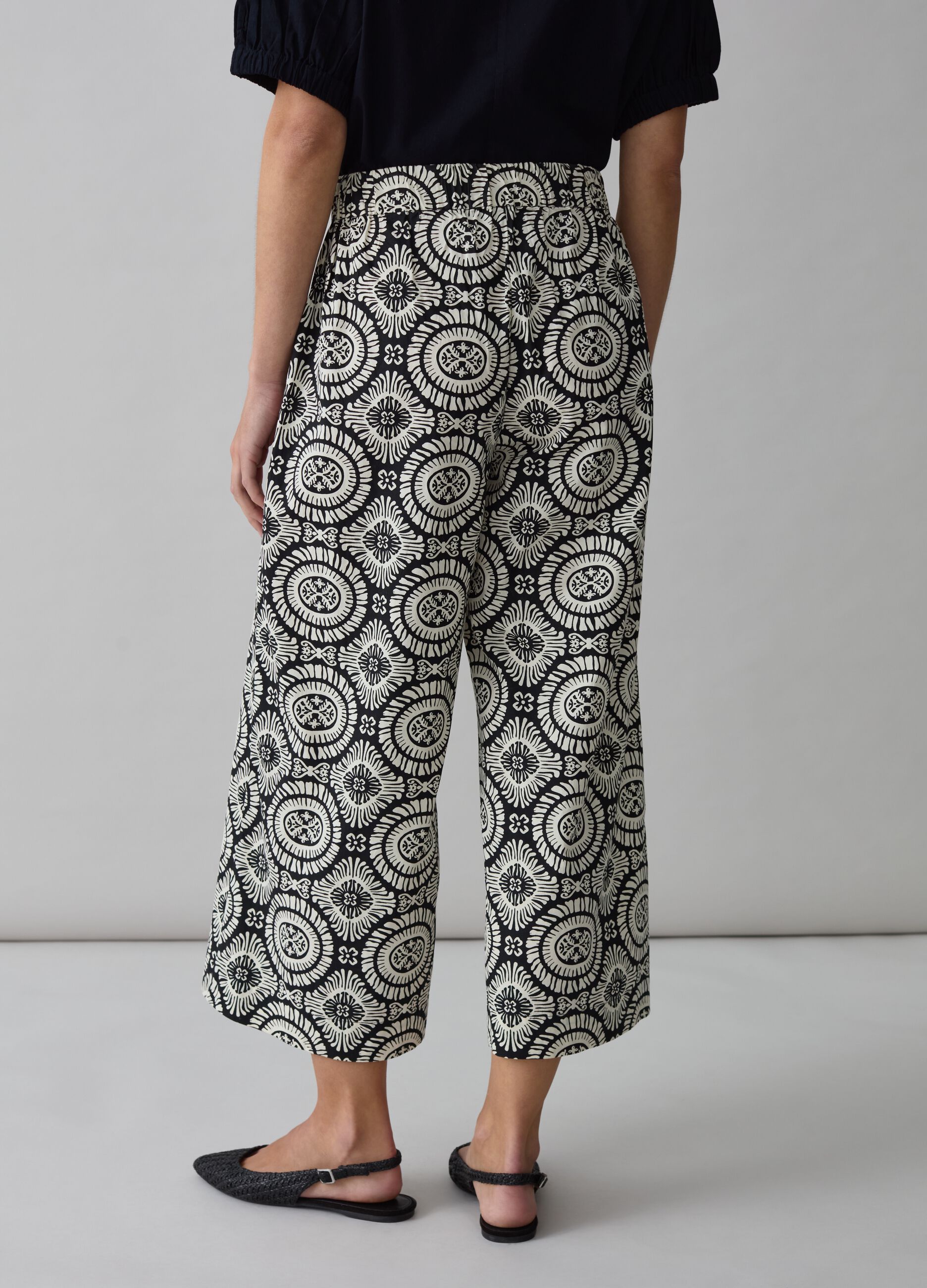 Wide-leg trousers with ethnic pattern