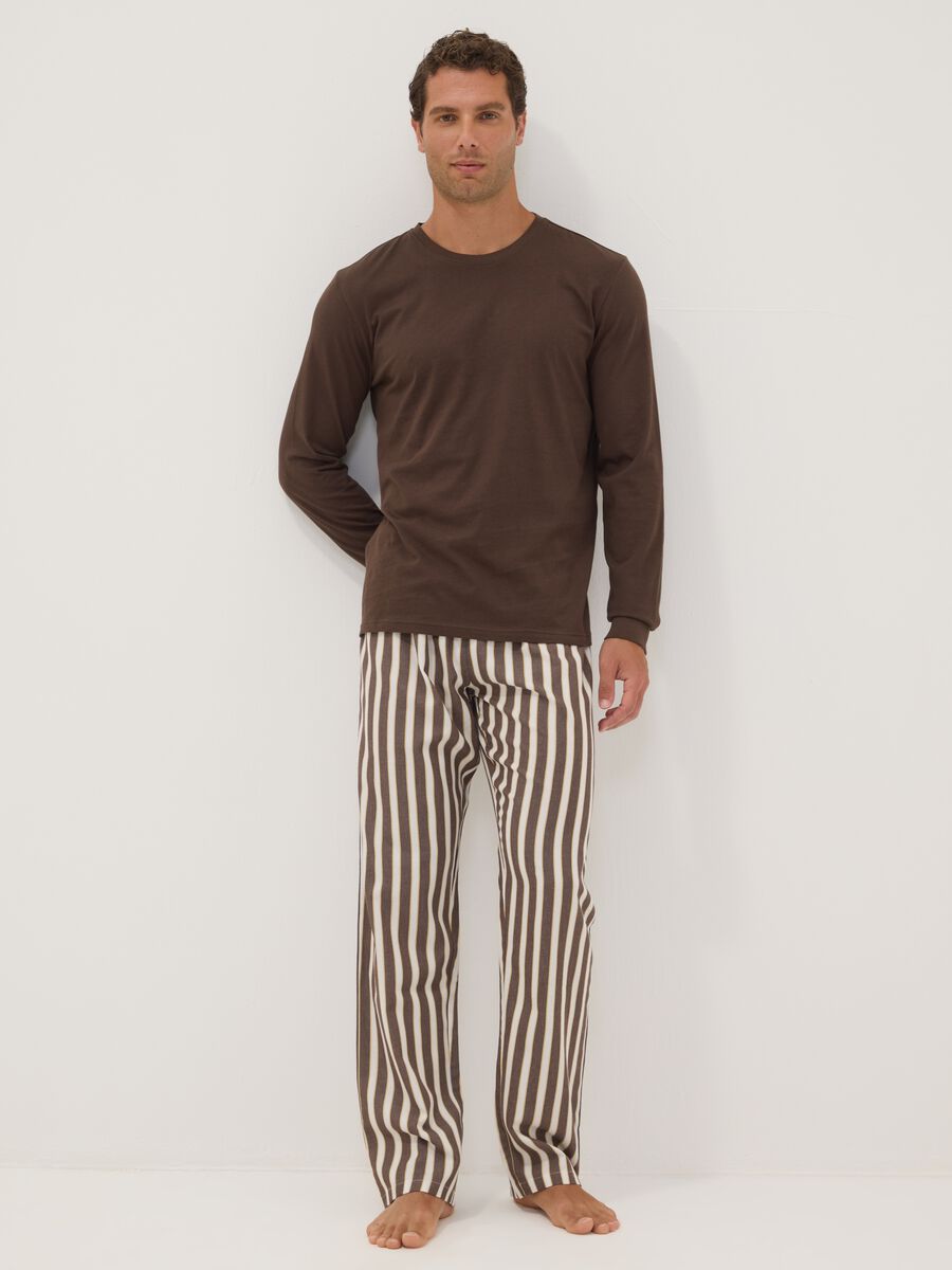 Brauner Pyjama aus reiner Bio-Baumwolle mit Streifen, Regular Fit_0