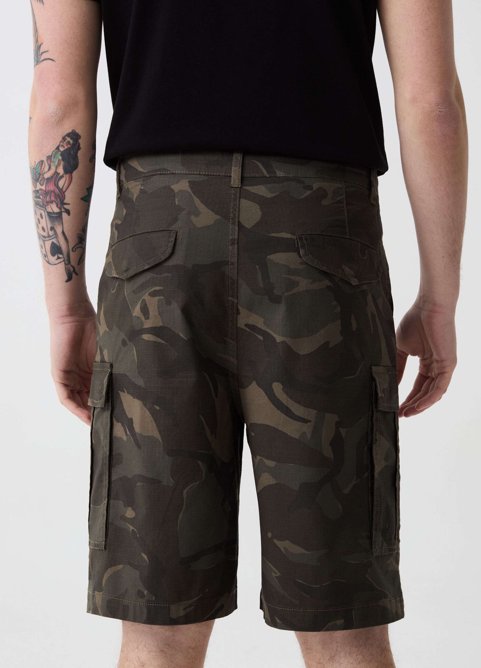 Camouflage cargo Bermuda shorts
