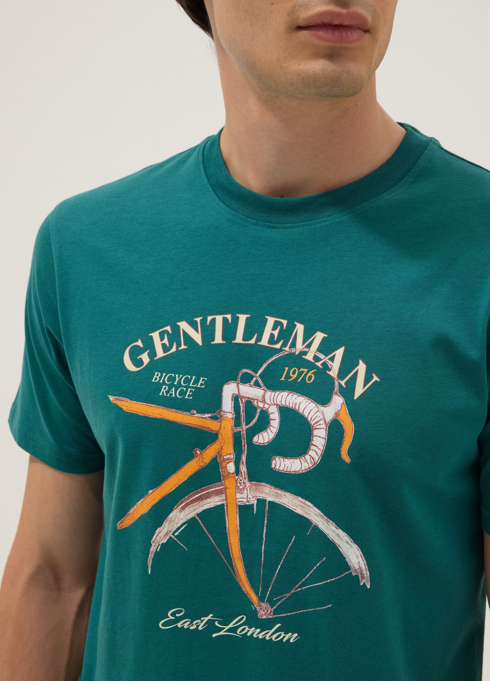 Gr&uuml;nes Kurzarm-T-Shirt aus reiner Baumwolle, Regular Fit