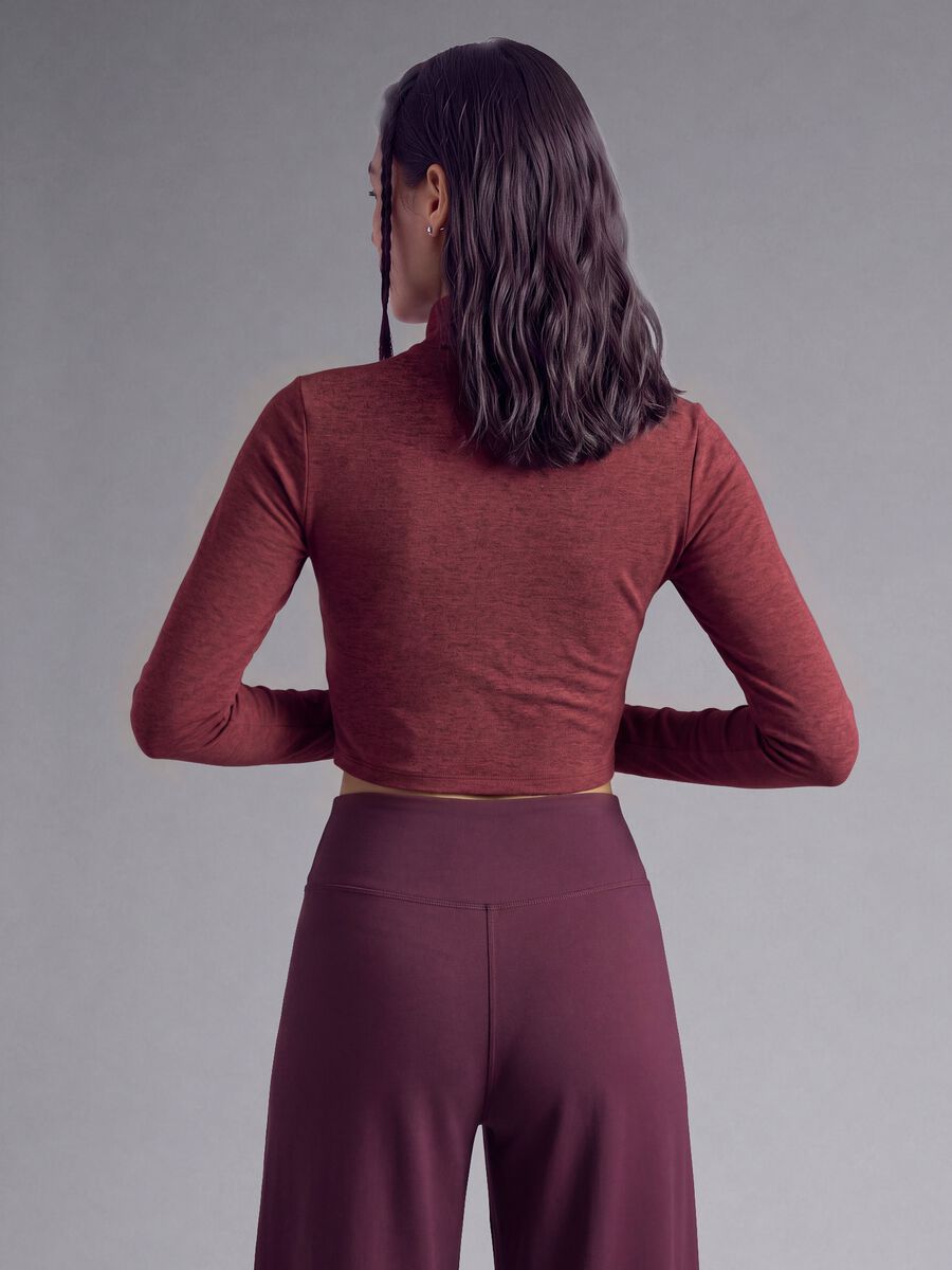Red cropped stretch T-shirt with high neck_3