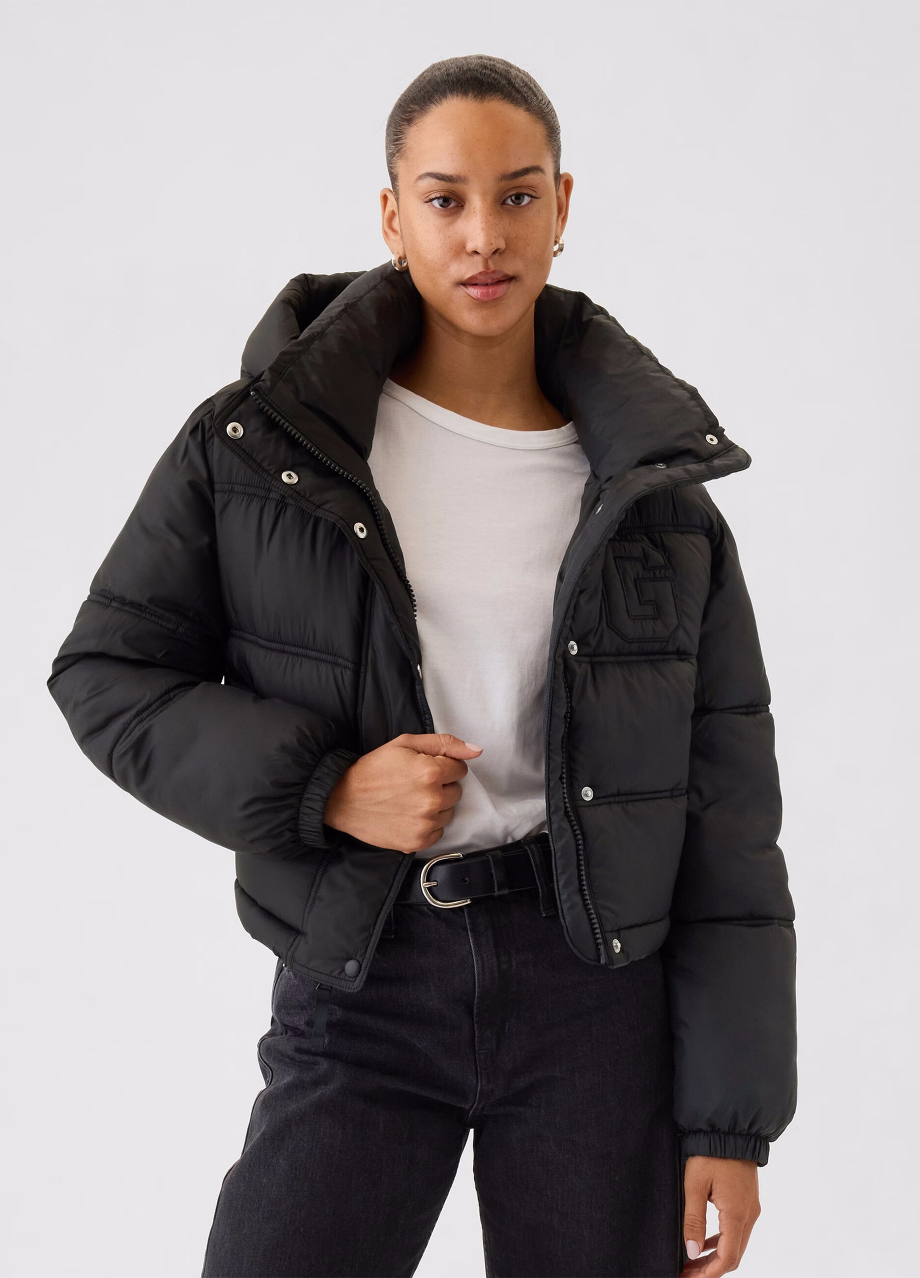 Short quilted down jacket with hood