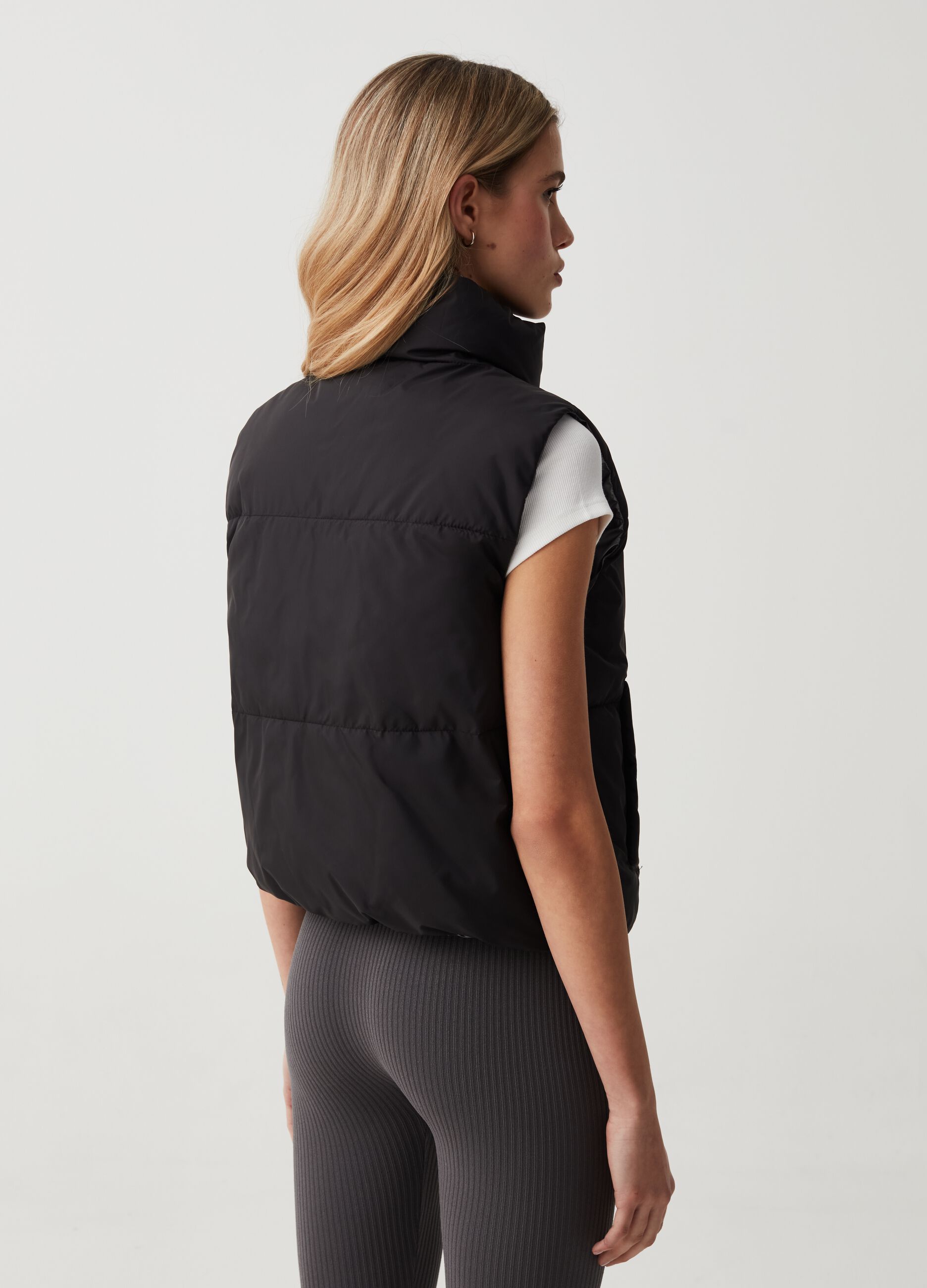 Reversible ultralight gilet with high neck