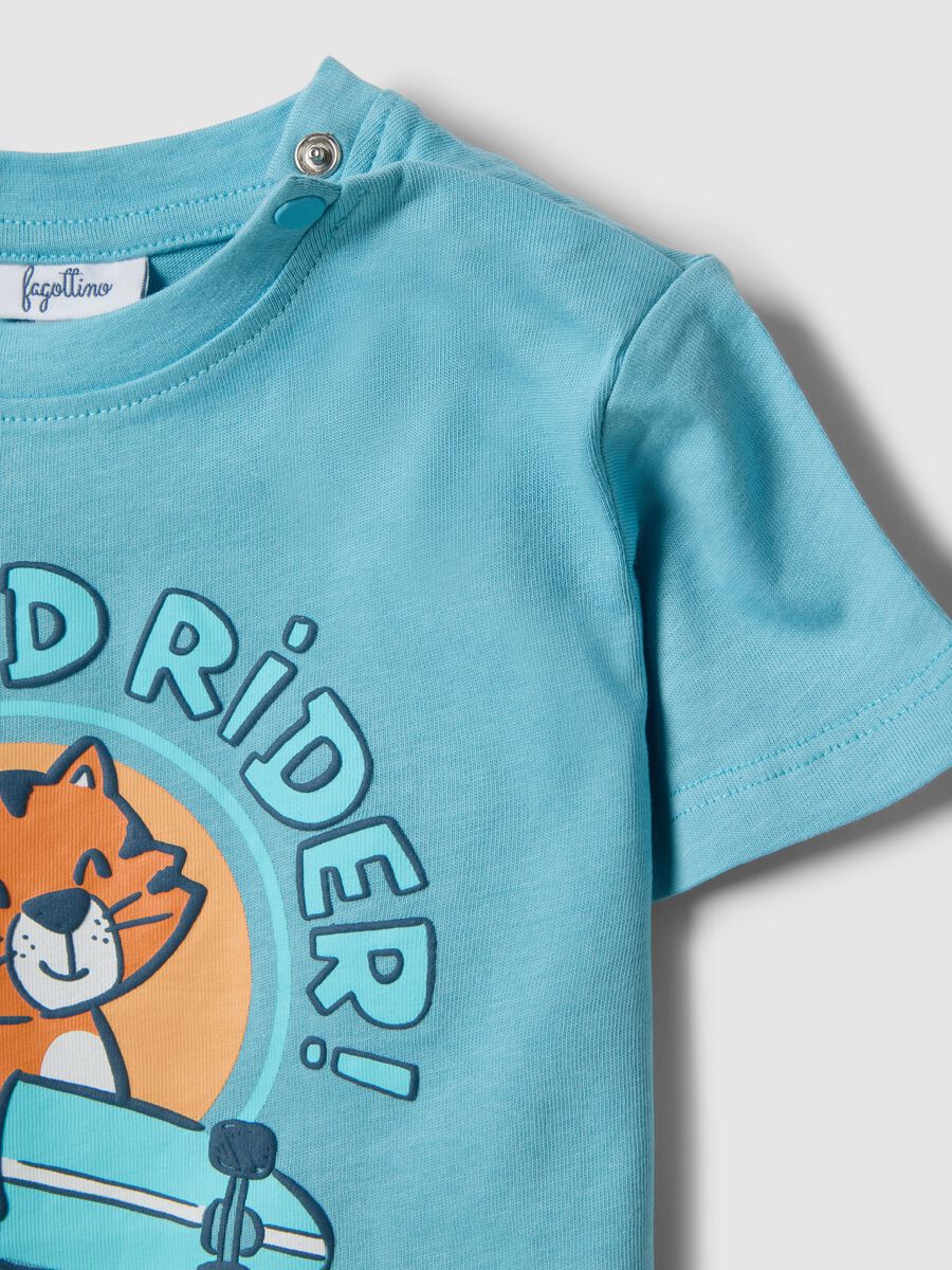 Himmelblaue Jungen-T-Shirt aus reiner Baumwolle mit reitendem Tiger, Regular Fit_2