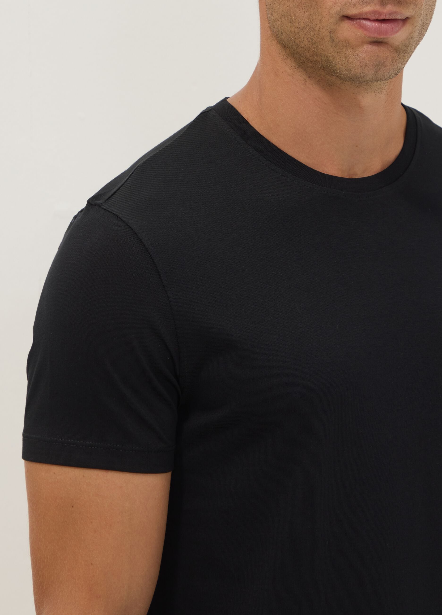 Black crew-neck T-shirt in pure Supima cotton, regular fit