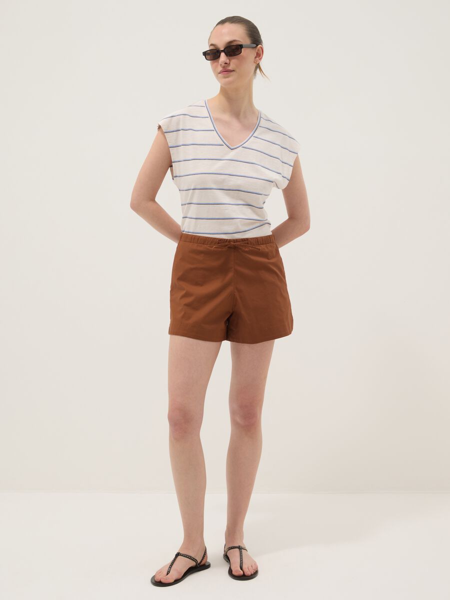 Camiseta beige de algod&oacute;n puro a rayas_2