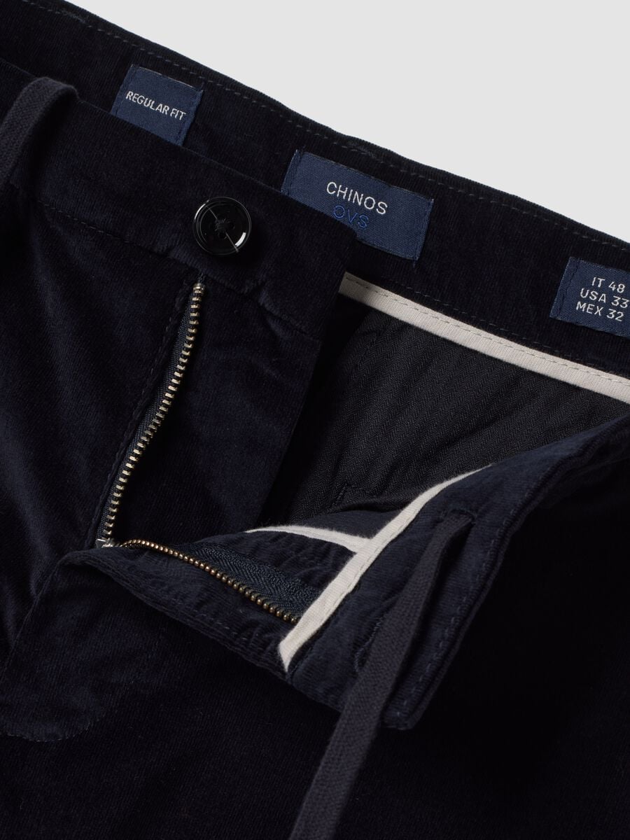 Pantaloni chino blu in cotone elasticizzato_1