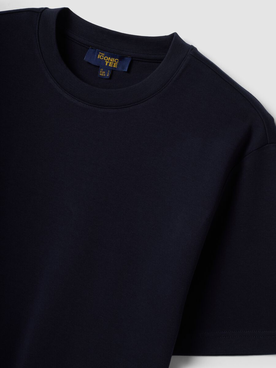 &Mu;&pi;&lambda;&epsilon; &alpha;&nu;&delta;&rho;&iota;&kappa;ό T-shirt &alpha;&pi;ό 100% &beta;&alpha;&mu;&beta;ά&kappa;&iota; &mu;&epsilon; &kappa;&omicron;&nu;&tau;ό &mu;&alpha;&nu;ί&kappa;&iota;, regular fit_6