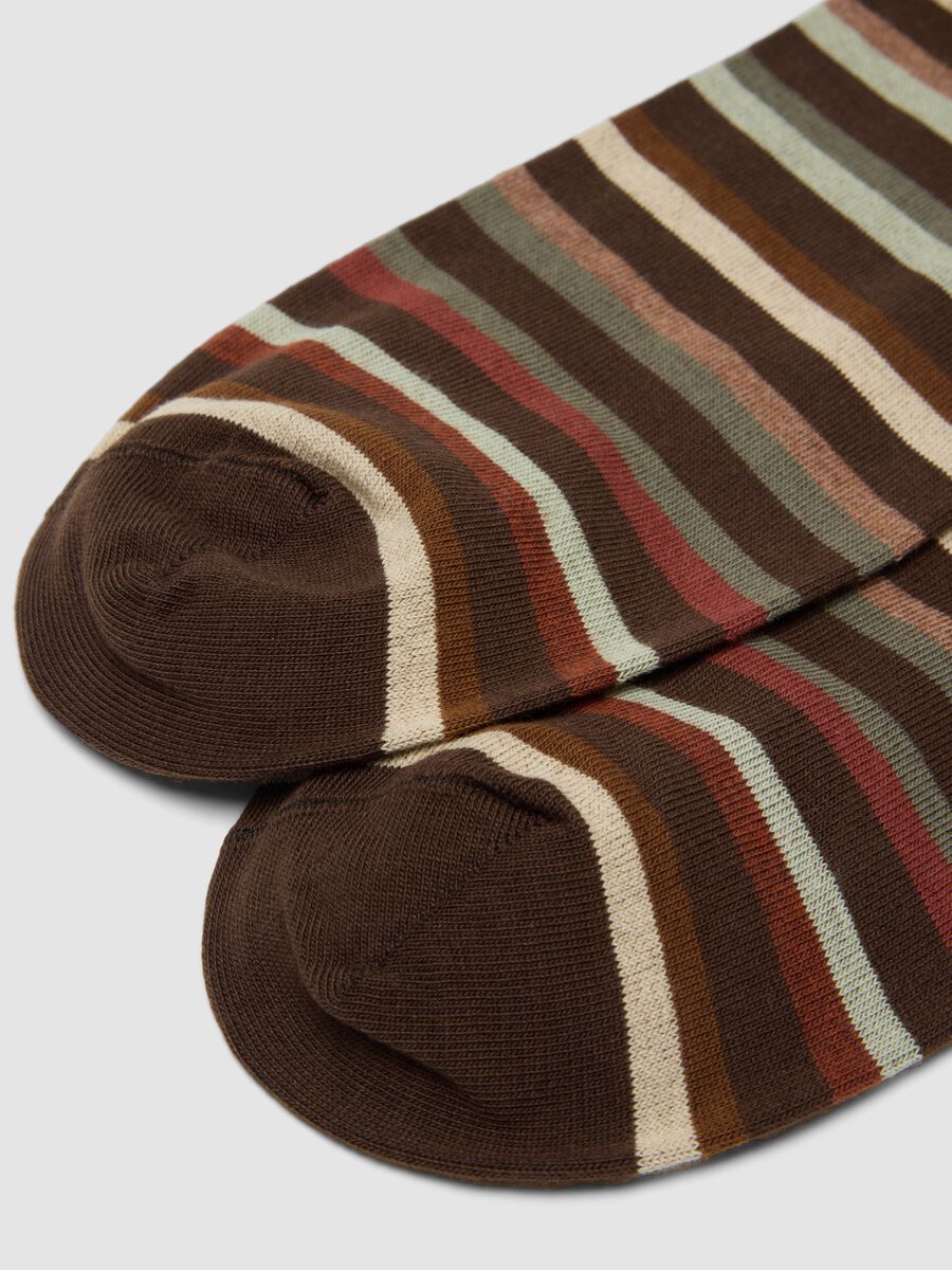 Brown striped short socks in stretch cotton_1