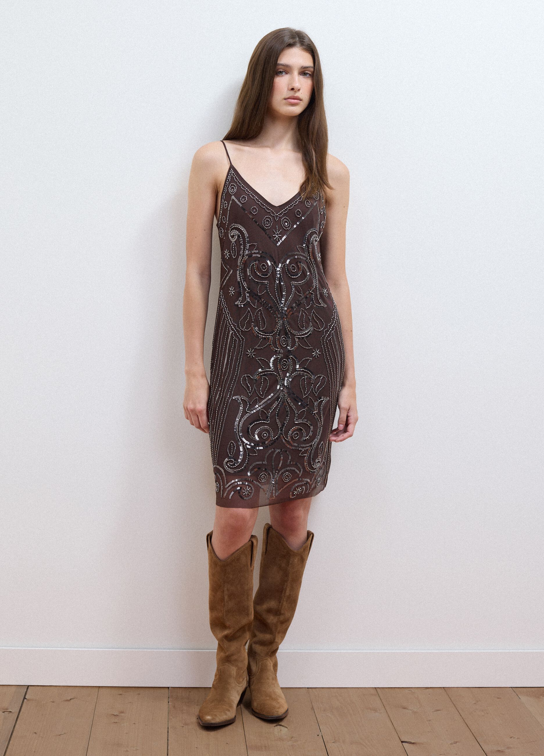 Brown fitted stretch dress with sequins