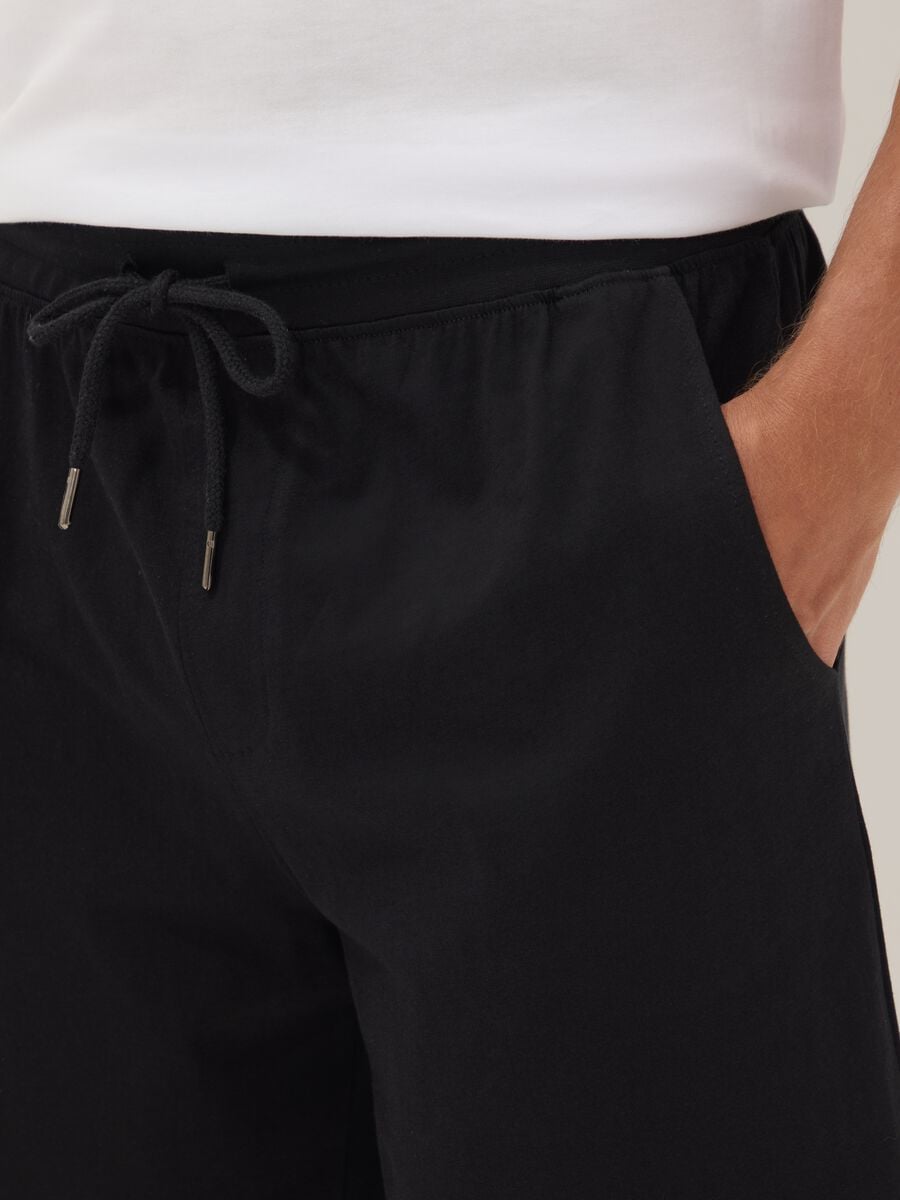Schwarze Pyjama-Shorts aus Bio-Baumwolle_3