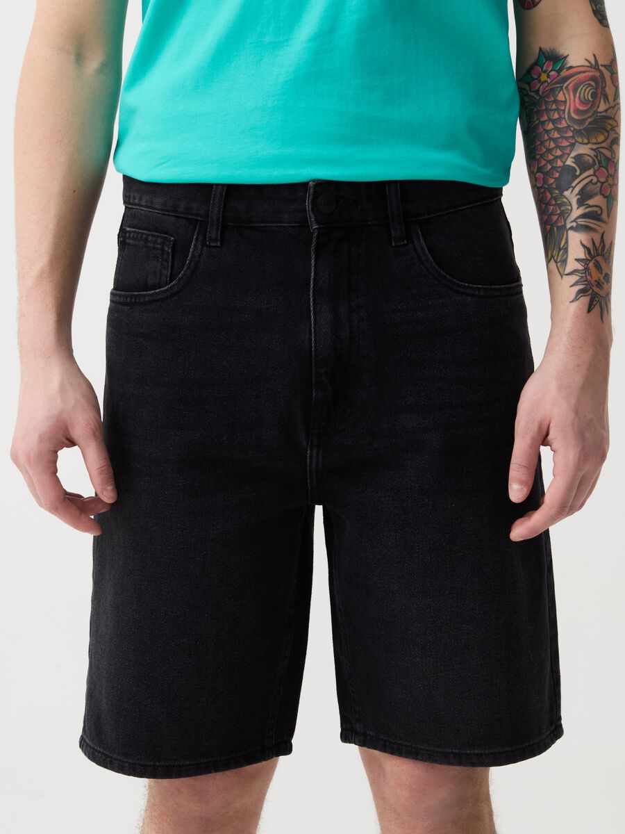 Baggy-fit Bermuda shorts in denim with five pockets_1
