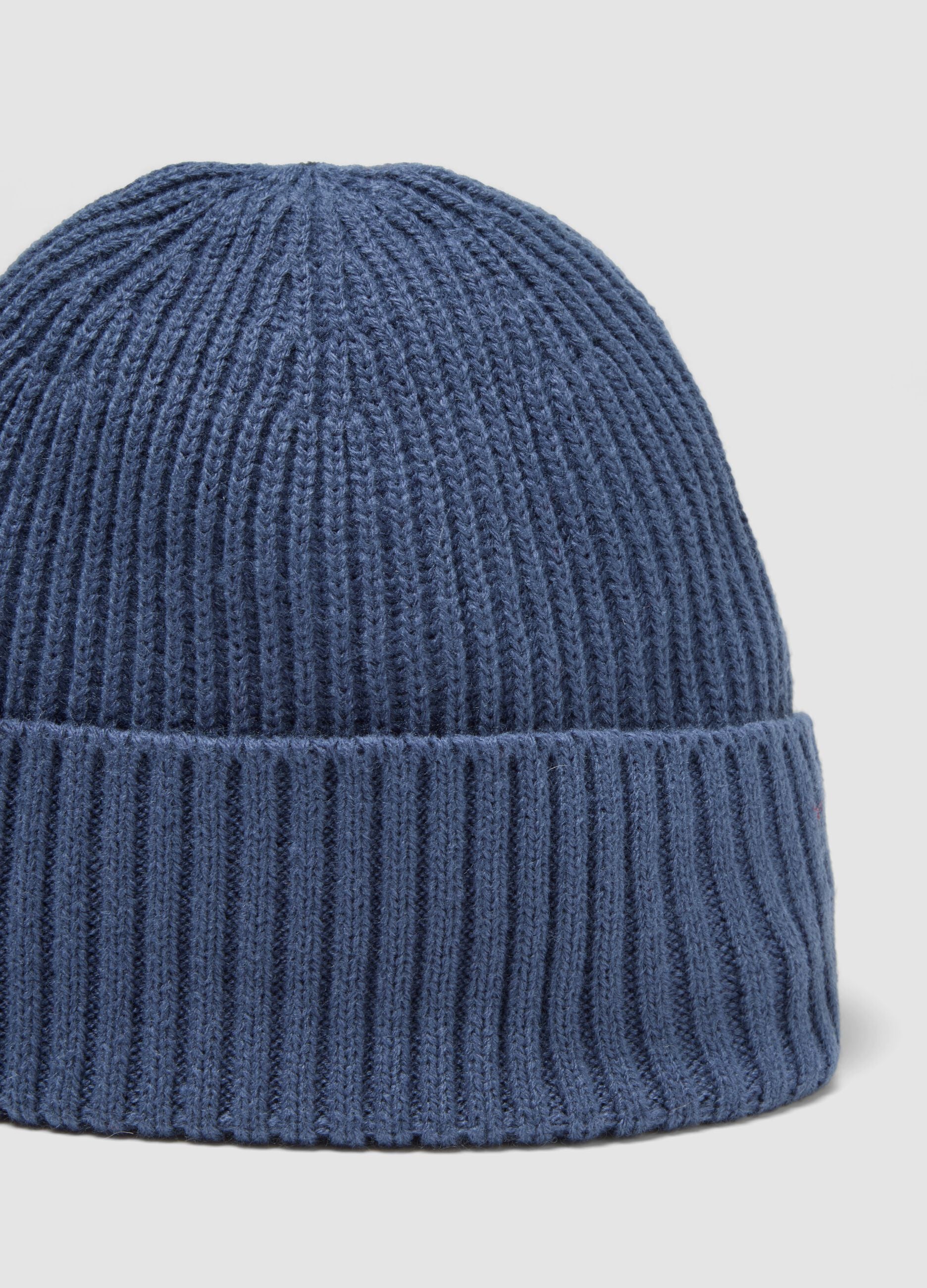 Blaue Strickm&uuml;tze mit Umschlag