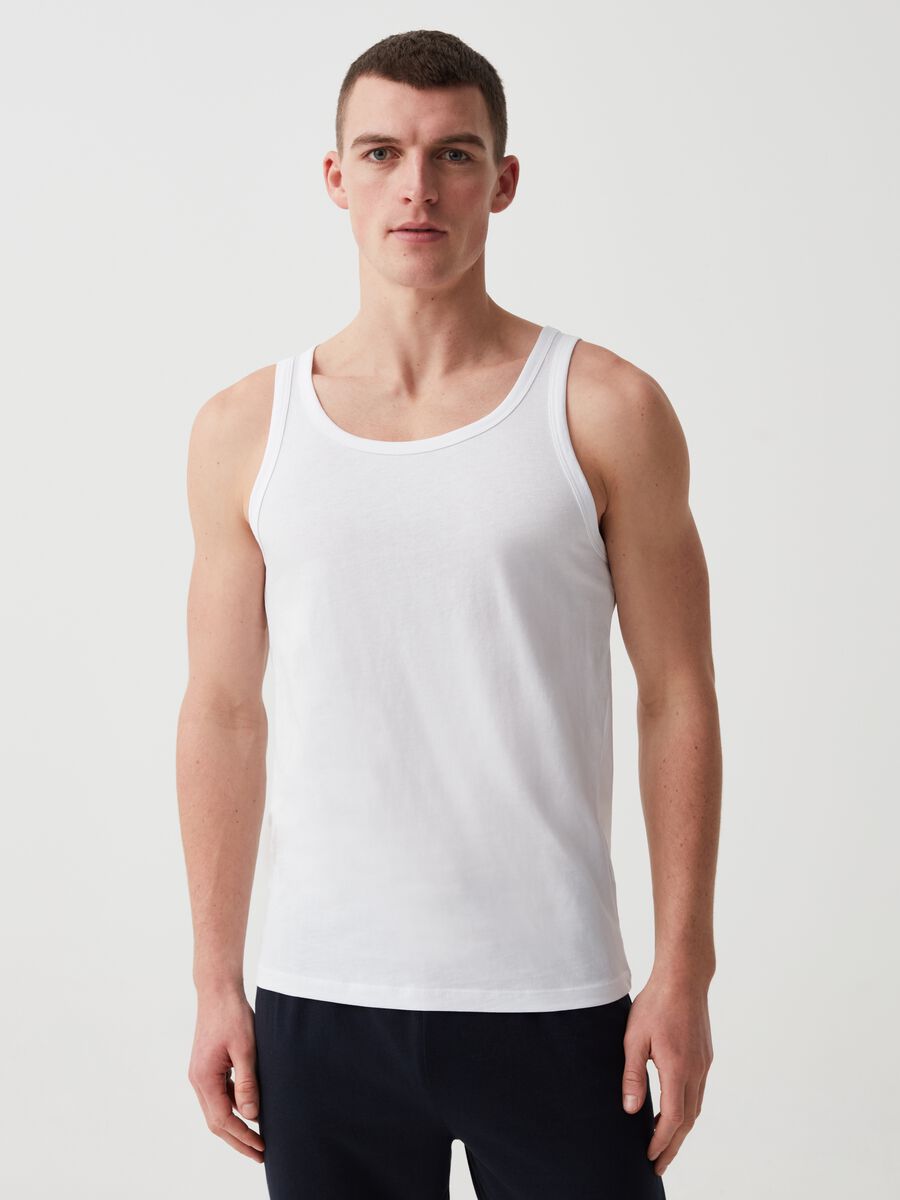 Three-pack racer back tops with round neck in organic cotton_0