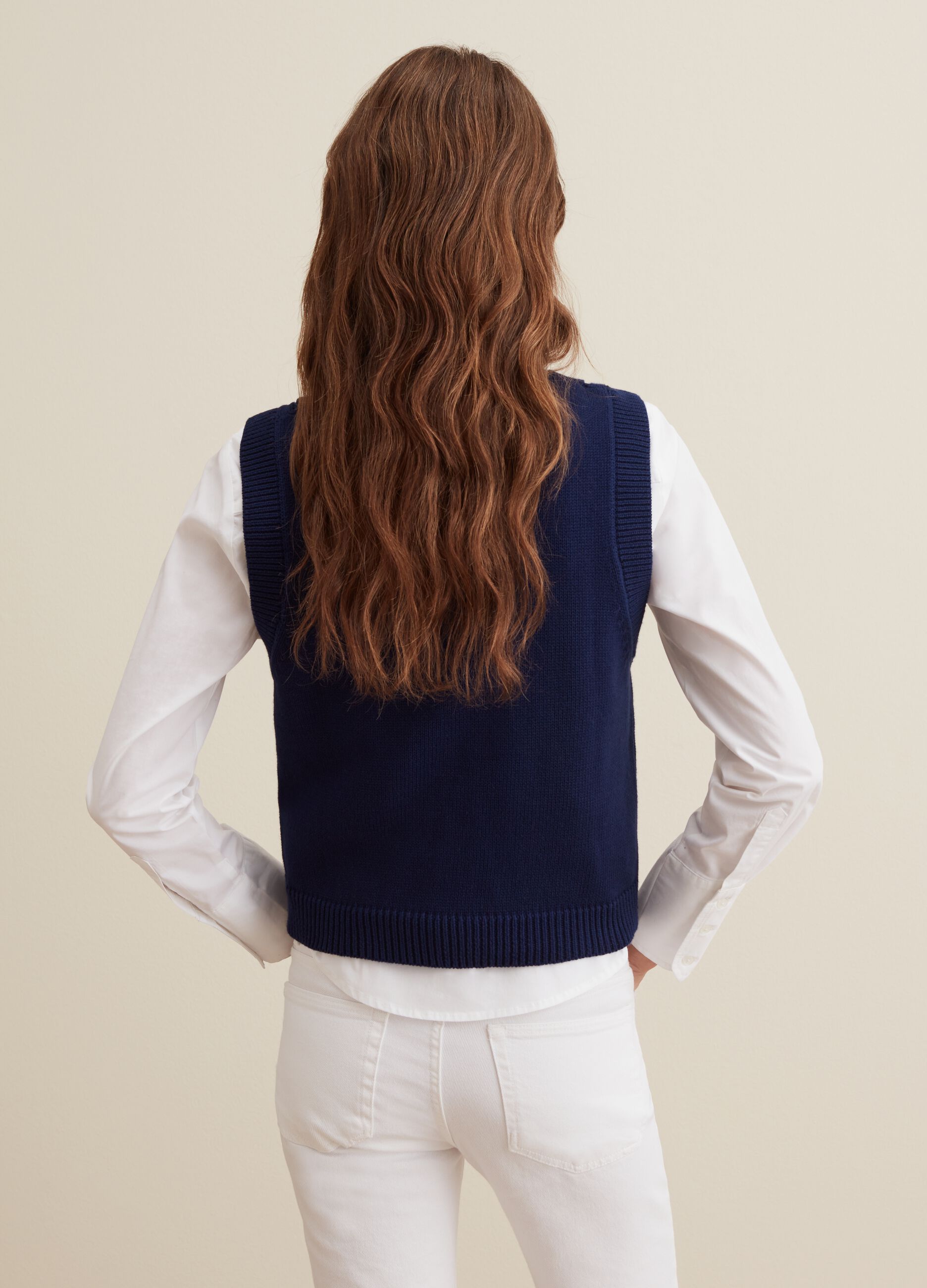 Closed gilet with braided design_2
