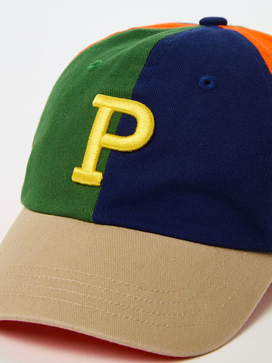 Baseball cap with embroidered logo_1