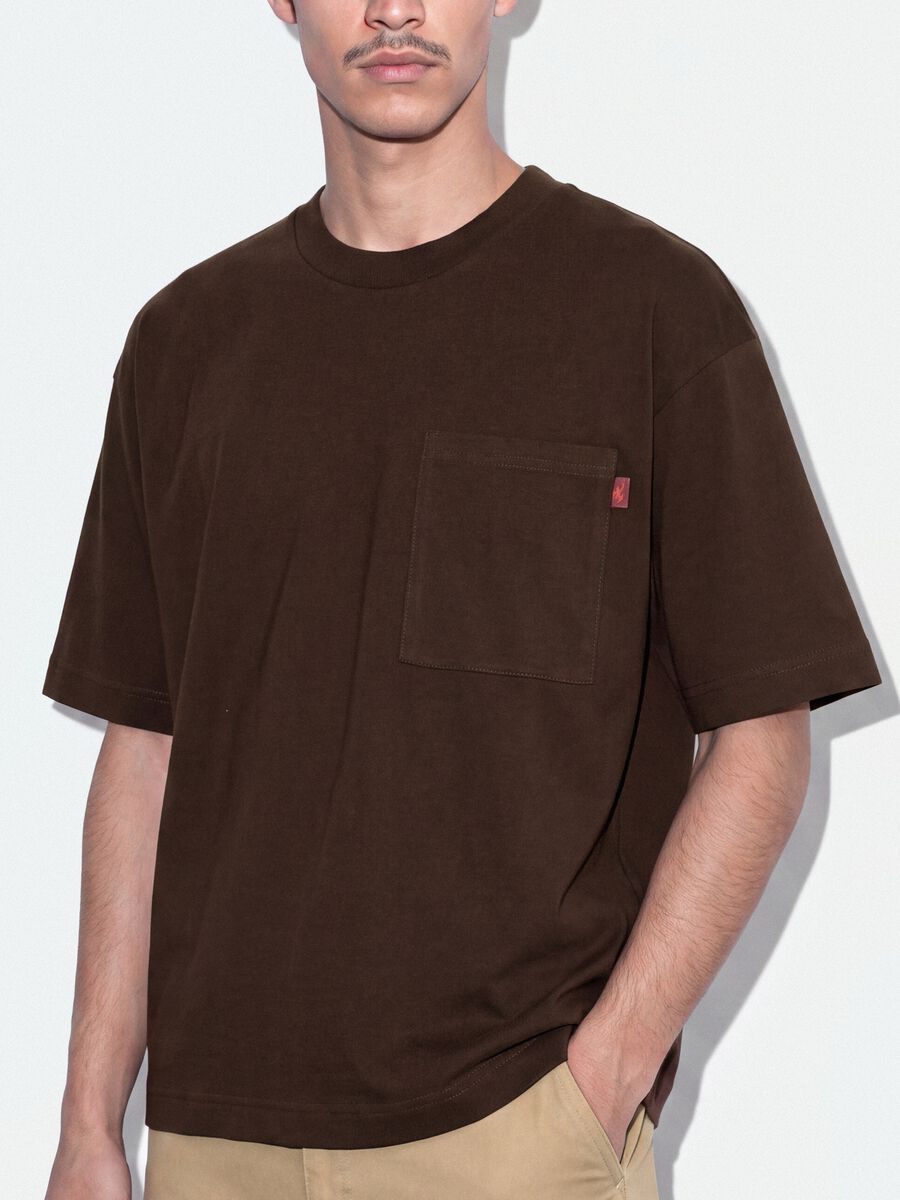 T-shirt castanha em puro algod&atilde;o com bolso, corte boxy_3