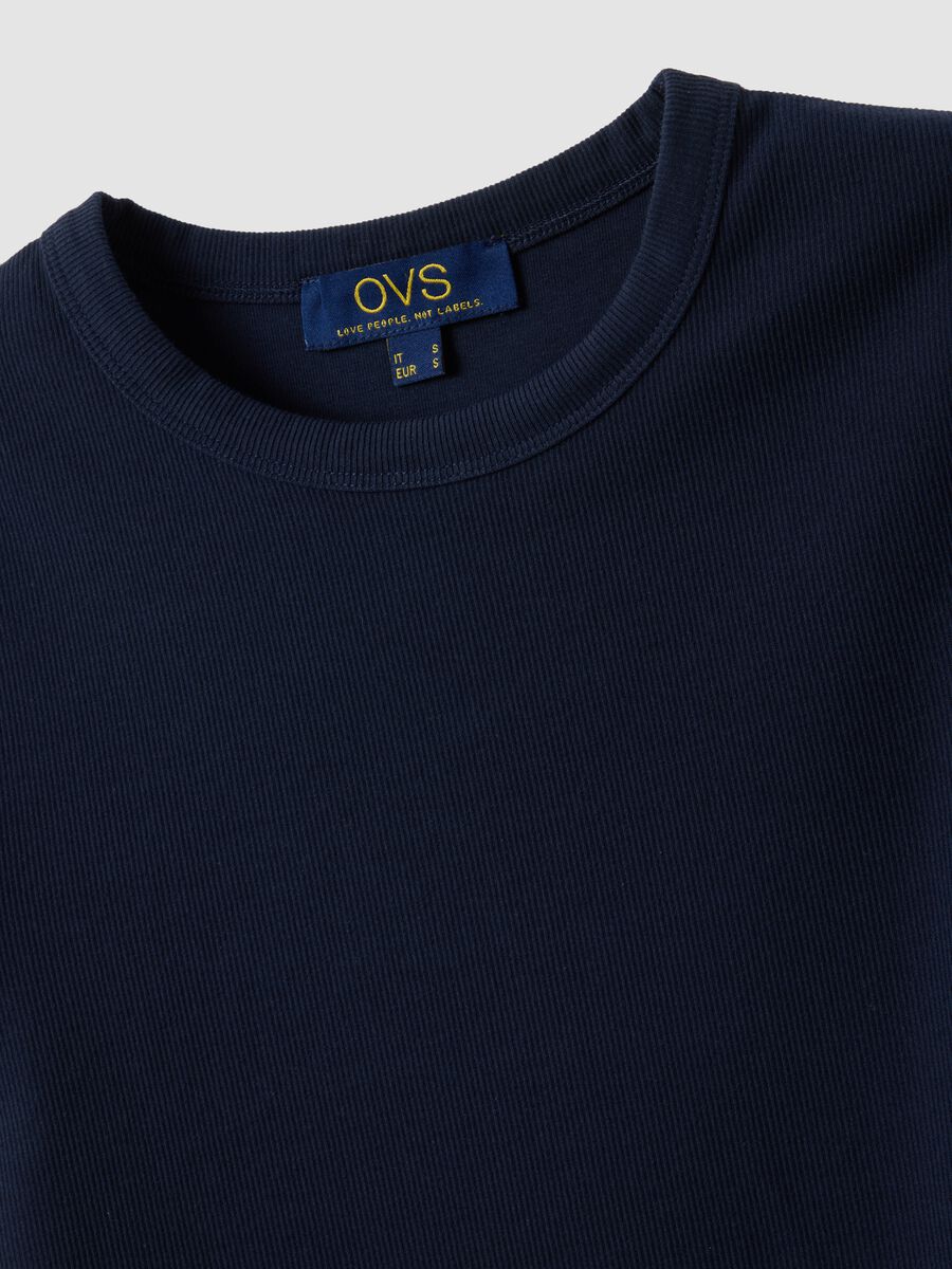 Blaue fitted T-Shirt mit kurzen &Auml;rmeln aus Stretch-Baumwolle_5