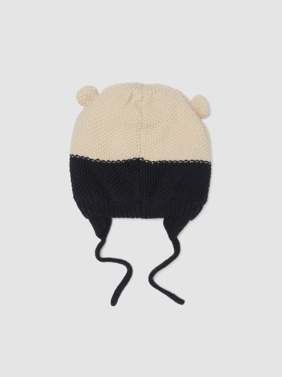 Blue knitted hat with teddy bear motif and ties_2