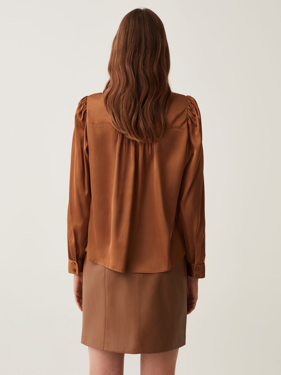 Satin blouse with puffy sleeves_2