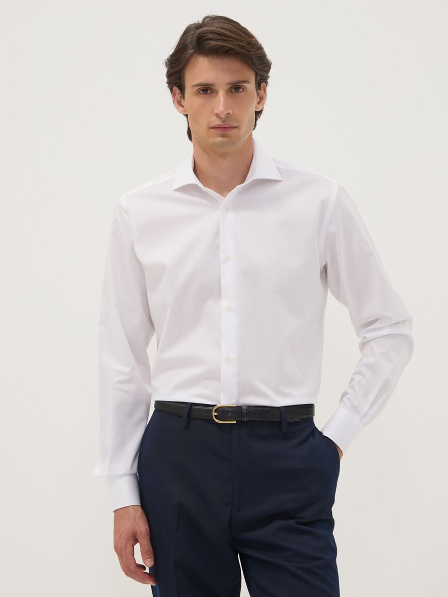 &Lambda;&epsilon;&upsilon;&kappa;ό slim fit &pi;&omicron;&upsilon;&kappa;ά&mu;&iota;&sigma;&omicron; &alpha;&pi;ό 100% &beta;&alpha;&mu;&beta;ά&kappa;&iota; &mu;&epsilon; &gamma;&alpha;&lambda;&lambda;&iota;&kappa;ό &gamma;&iota;&alpha;&kappa;ά, &chi;&omega;&rho;ί&sigmaf; &sigma;&iota;&delta;έ&rho;&omega;&mu;&alpha;_0