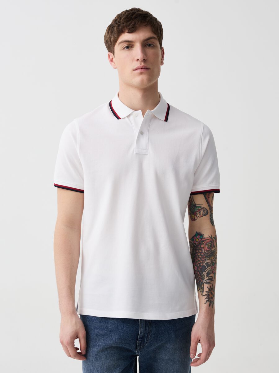 Polo shirt in piquet with striped edging_0