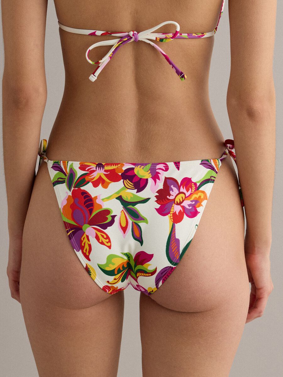Bas de bikini multicolore en tissu stretch &agrave; liens_2