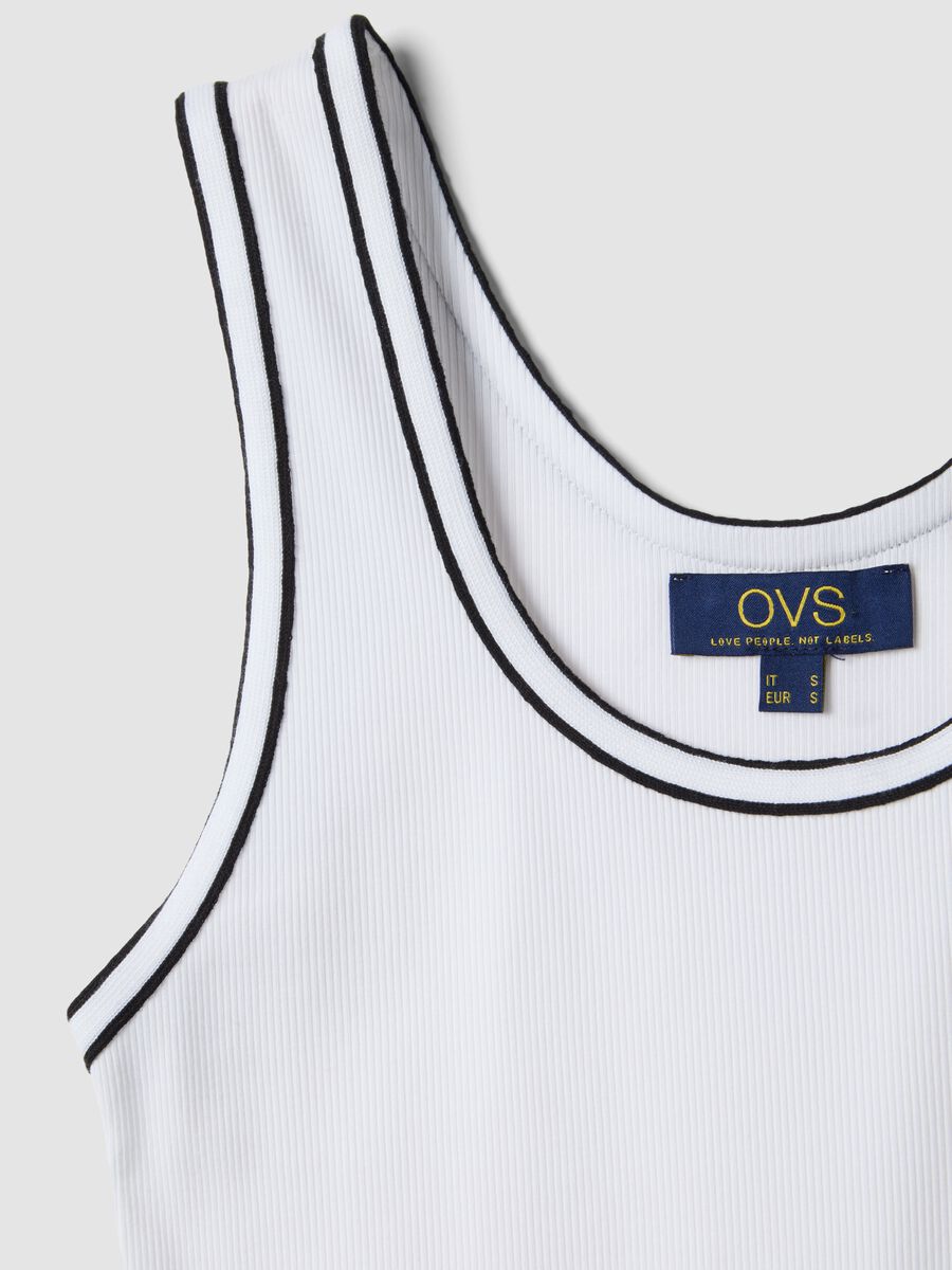 Wei&szlig;es Tanktop aus Stretch-Baumwolle mit Rand, regul&auml;re Passform_5