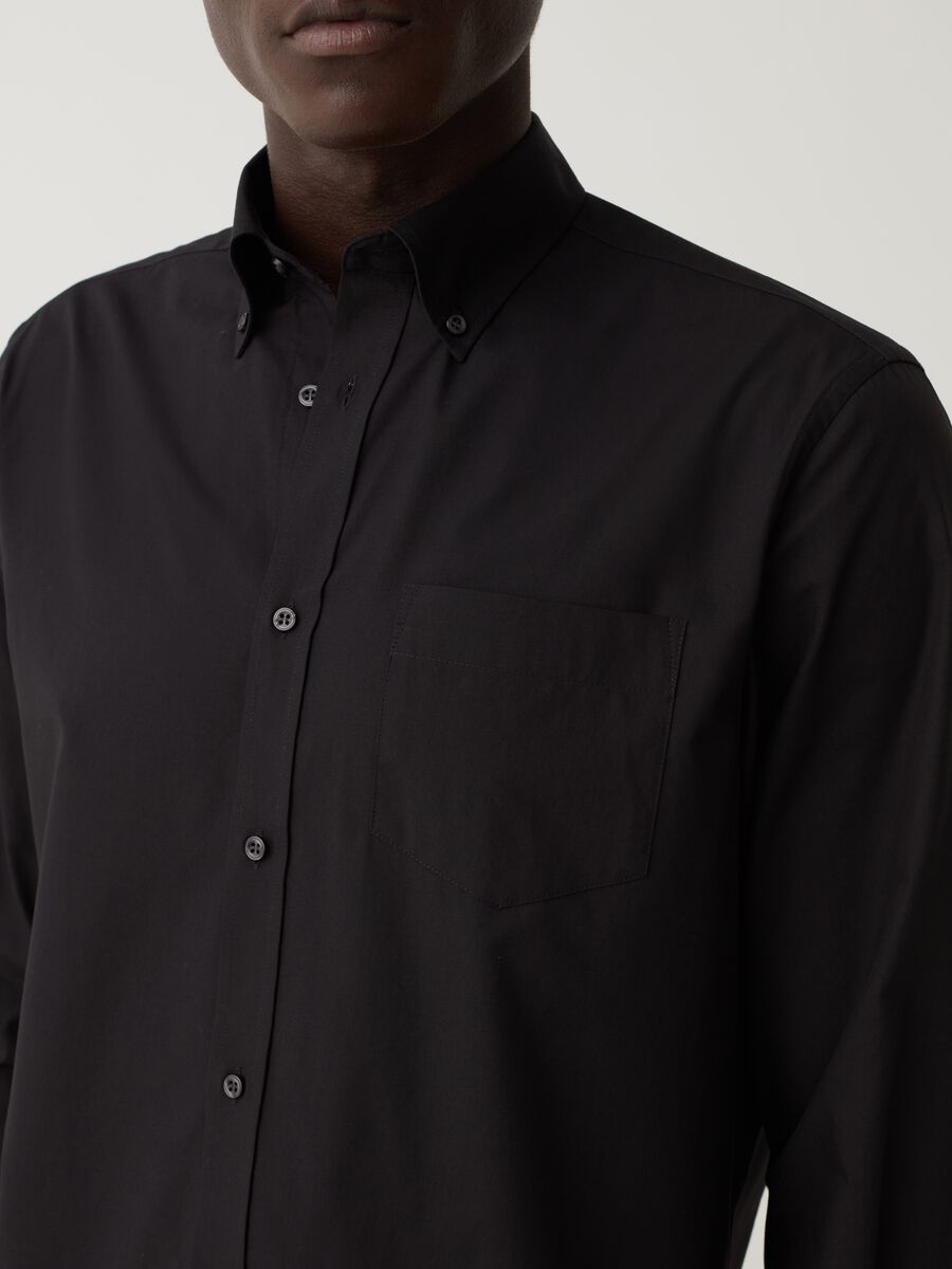 Regular-fit shirt with button-down collar_3