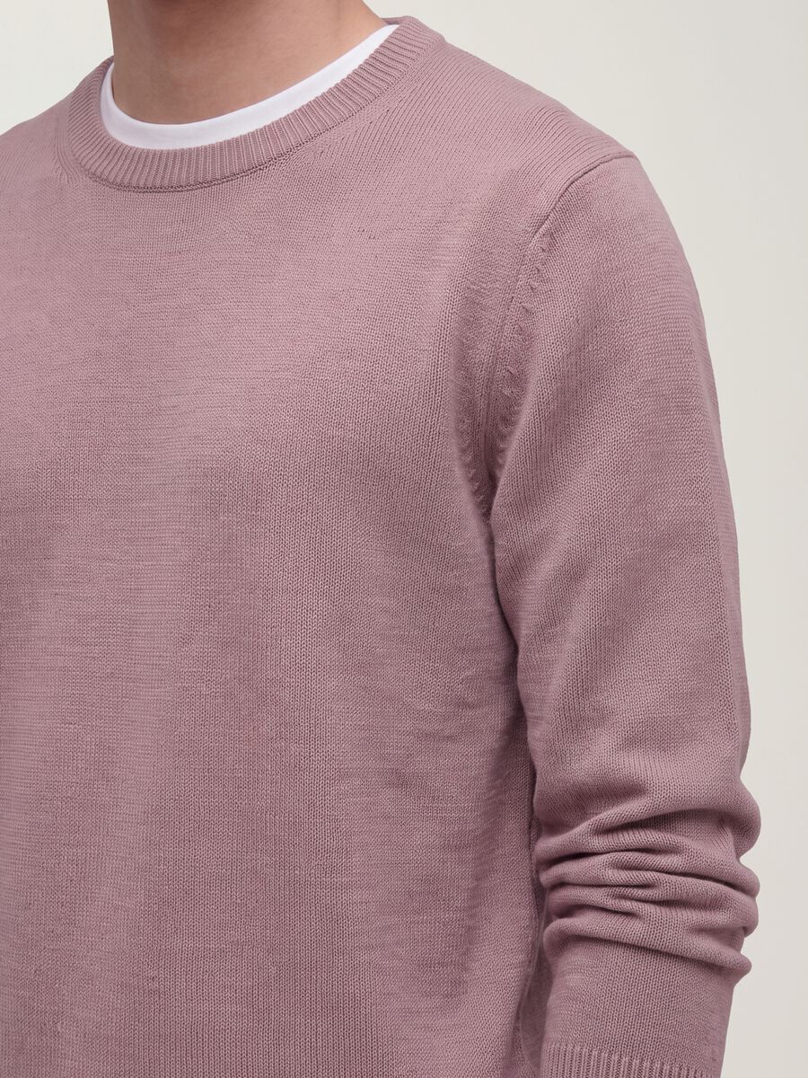 Dunkelrosa Regular-Fit Rundhalspullover aus Jersey mit Strickoptik_1