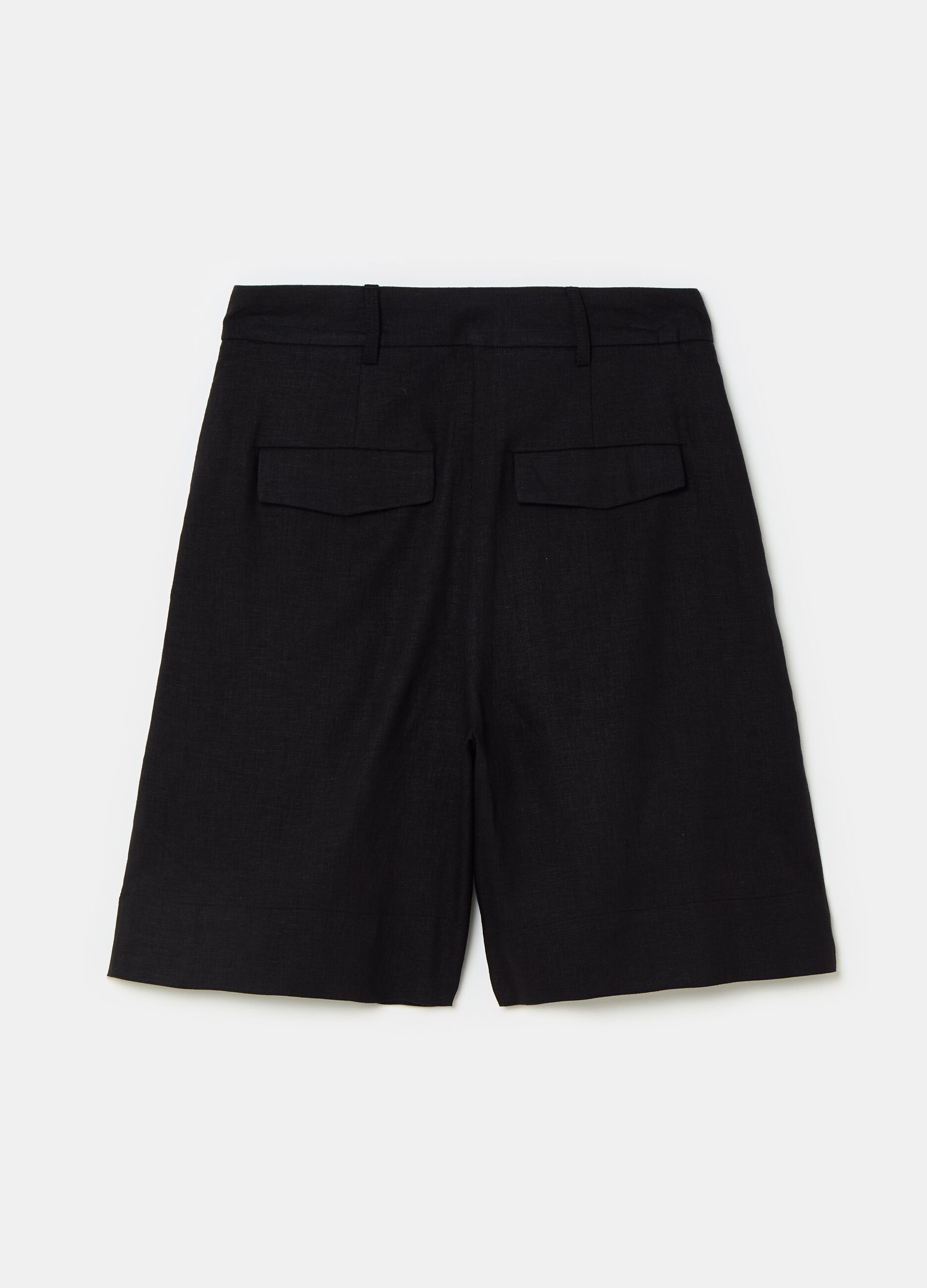 Contemporary shorts with pleating