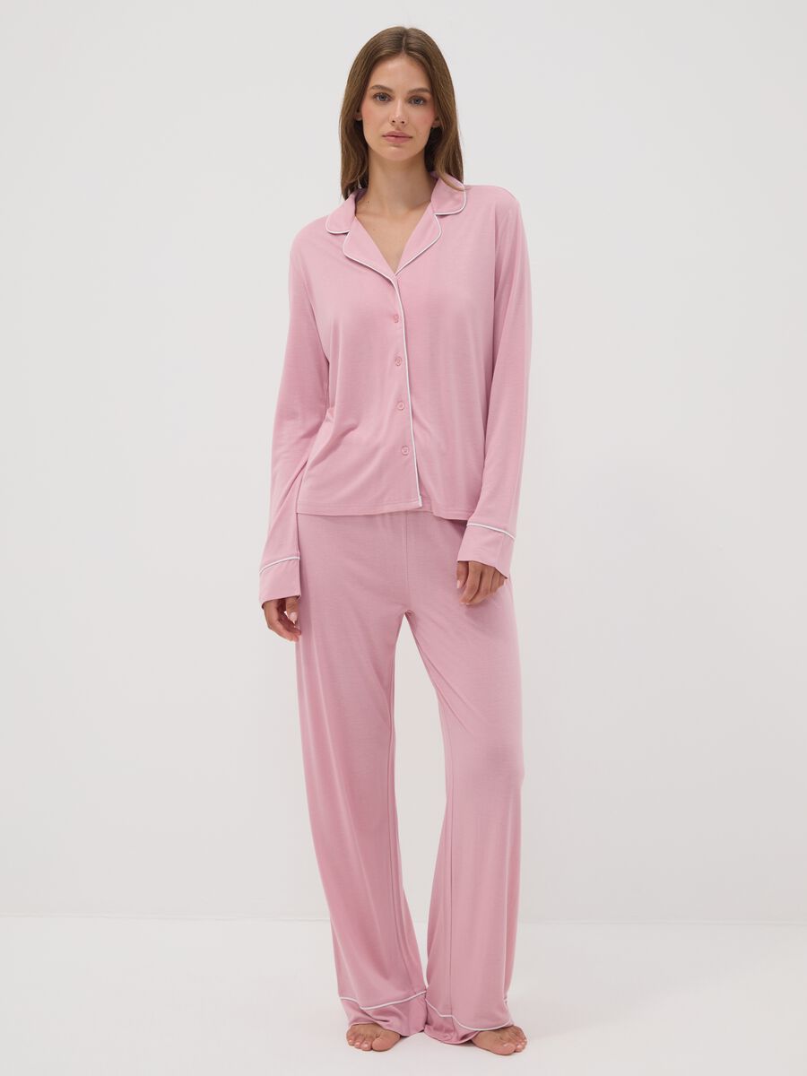 Pijama rosa em viscose pura com decote em V e debruns em contraste_0