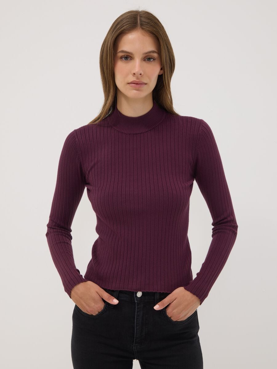Violettes Rippstrick-Top aus Viskose-Mix mit Stehkragen_0