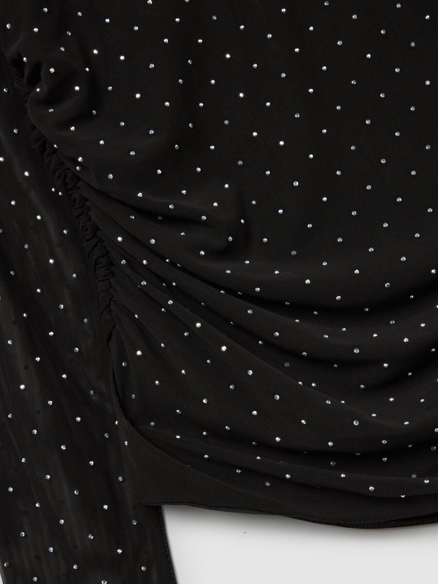 Black regular fit top with polka dots_5