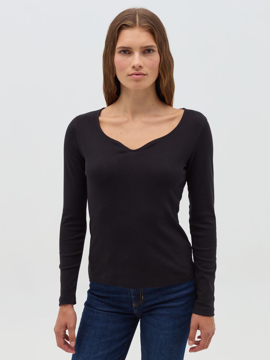 Long-sleeved T-shirt with sweetheart neckline_0