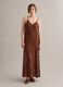 Vestido comprido castanho em crochet com decote em V, corte regular_1