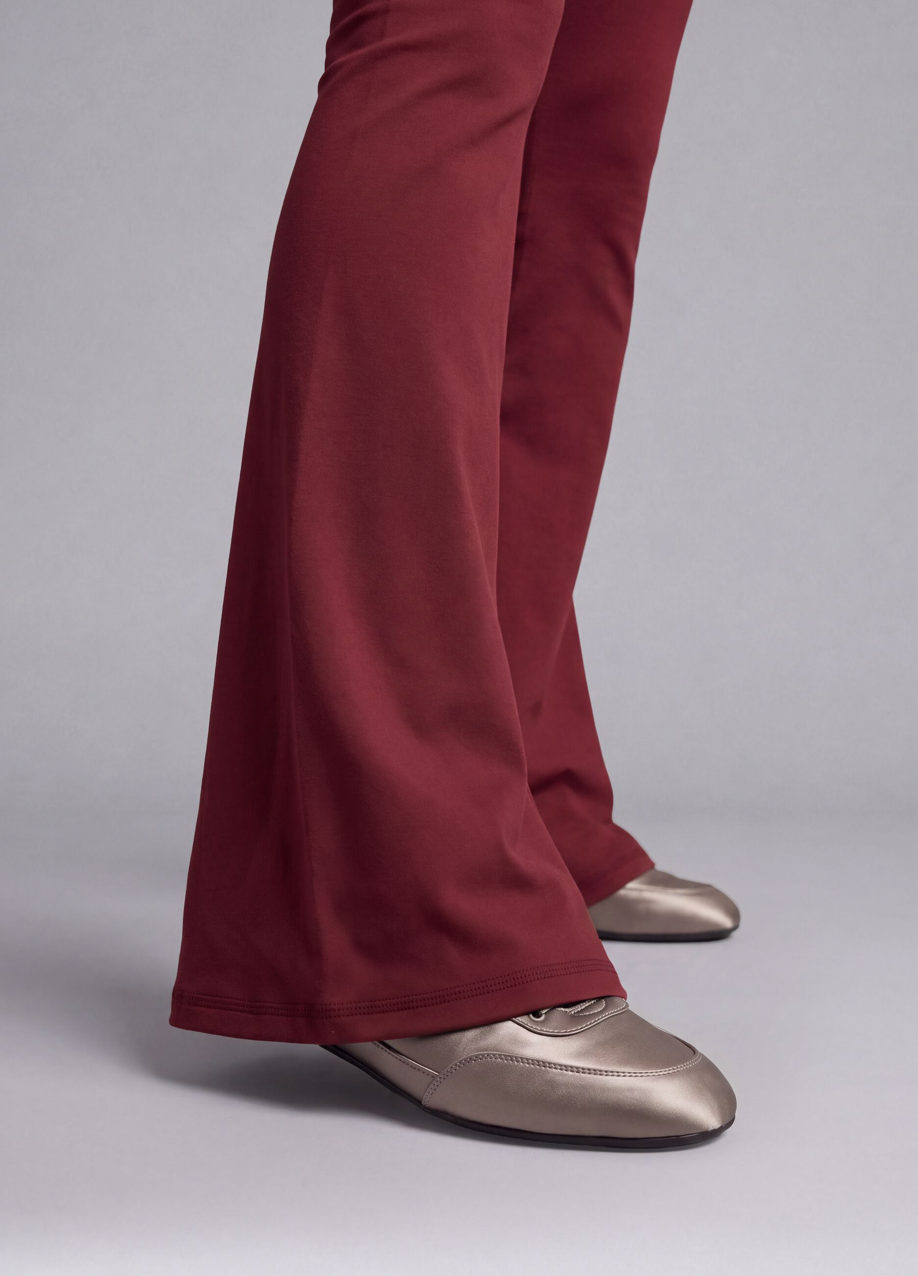 Red flared leggings in stretch fabric