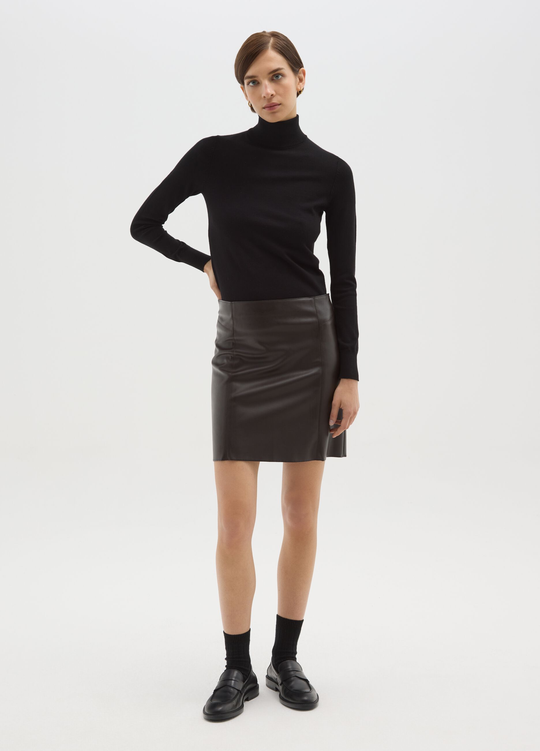 Regular fit black ribbed turtleneck sweater