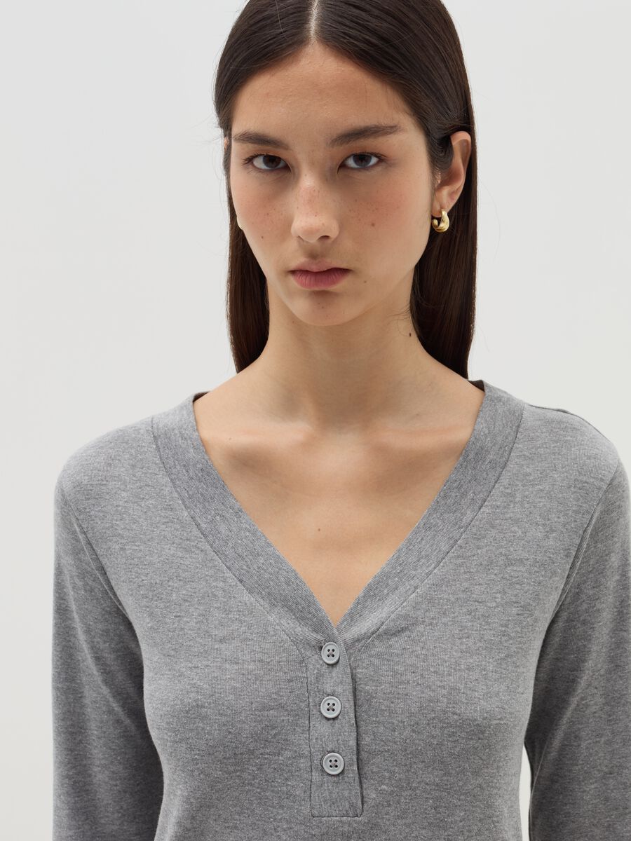 Long-sleeved T-shirt with granddad neckline_2