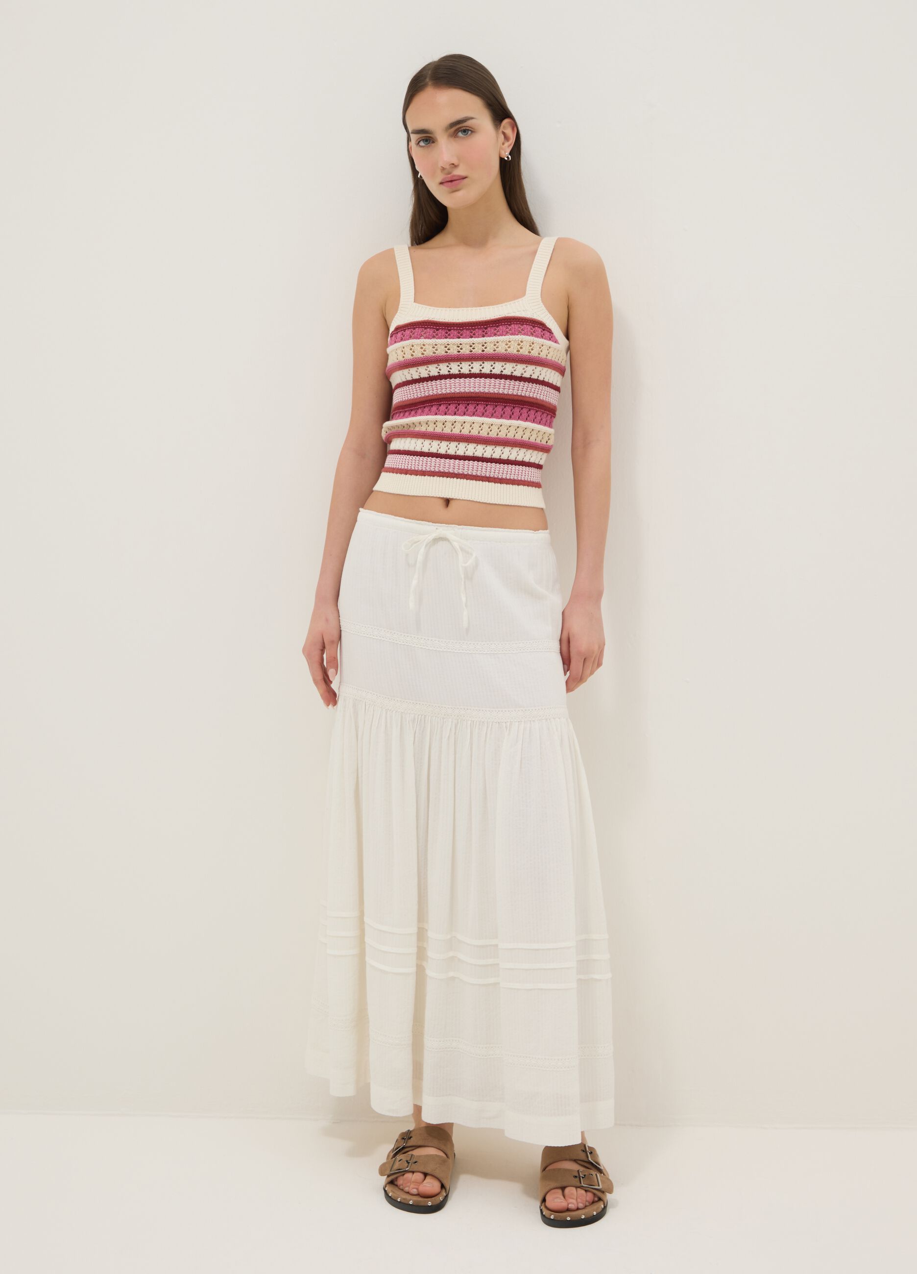 Gilet ajust&eacute; en pur coton &agrave; rayures multicolores avec fines bretelles