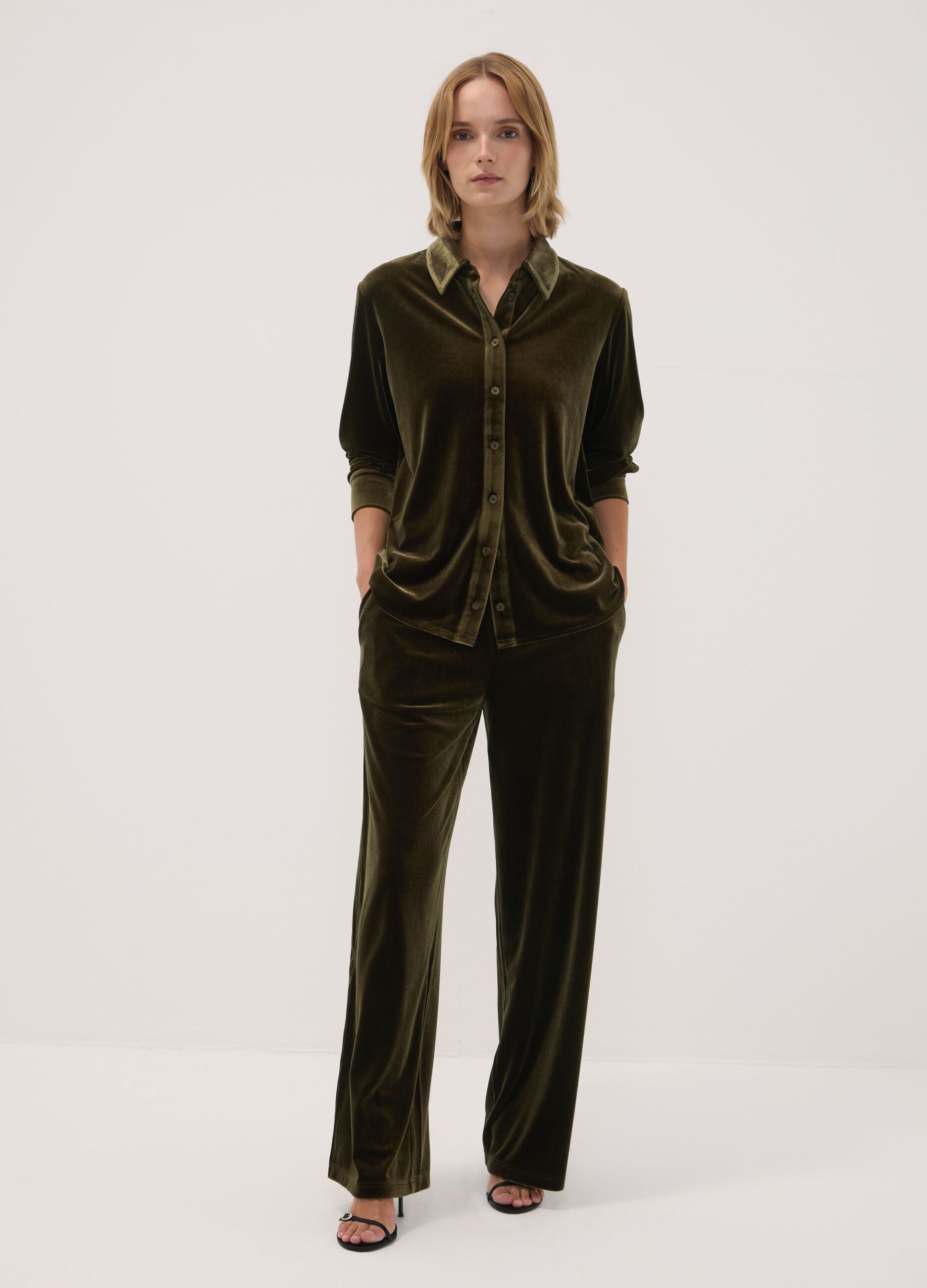 Camicia verde in tessuto velour elasticizzato regular fit