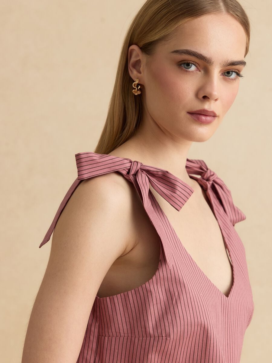 Rosa Bluse aus Stretch-Baumwolle mit gebundenen Tr&auml;gern_0