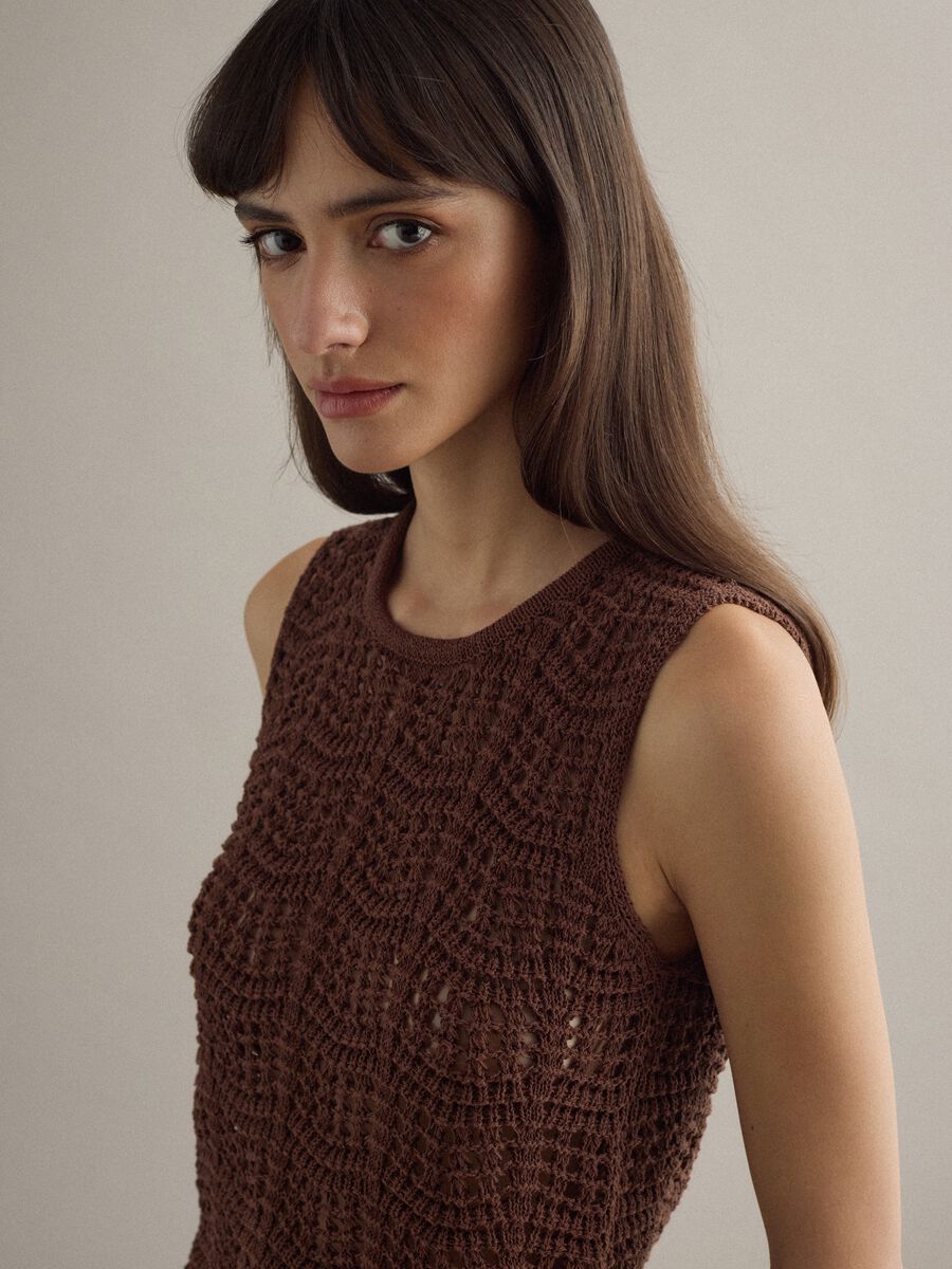 Brown regular fit cotton blend tank top with mesh texture_3