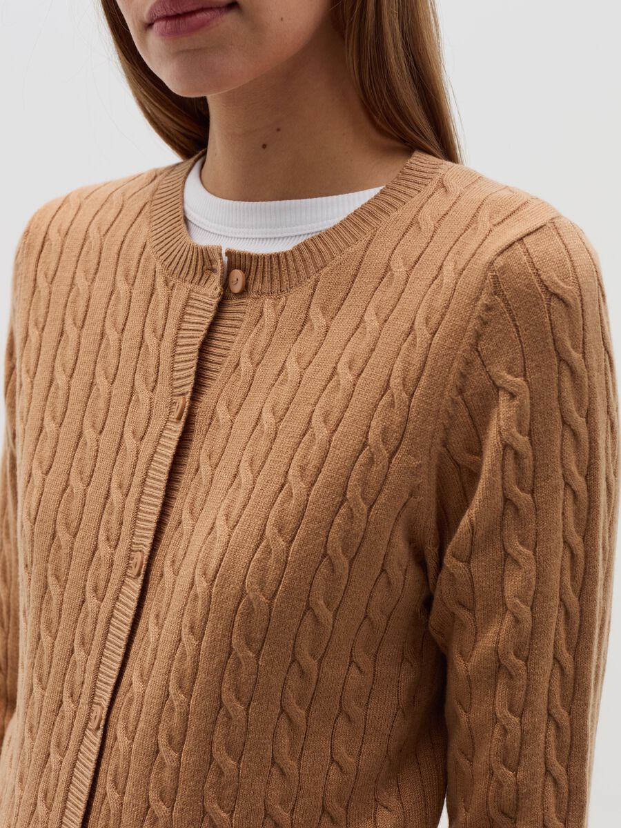 Ribbed cardigan with cable-knit design_2